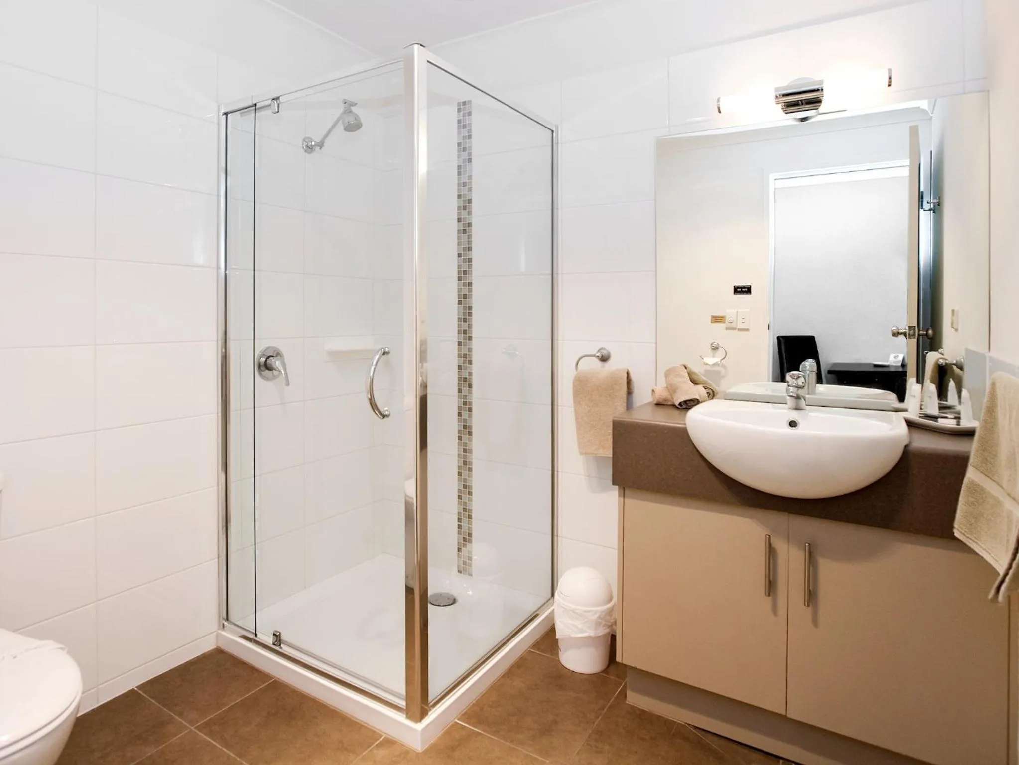 Bathroom in Ballarat Central City Motor Inn