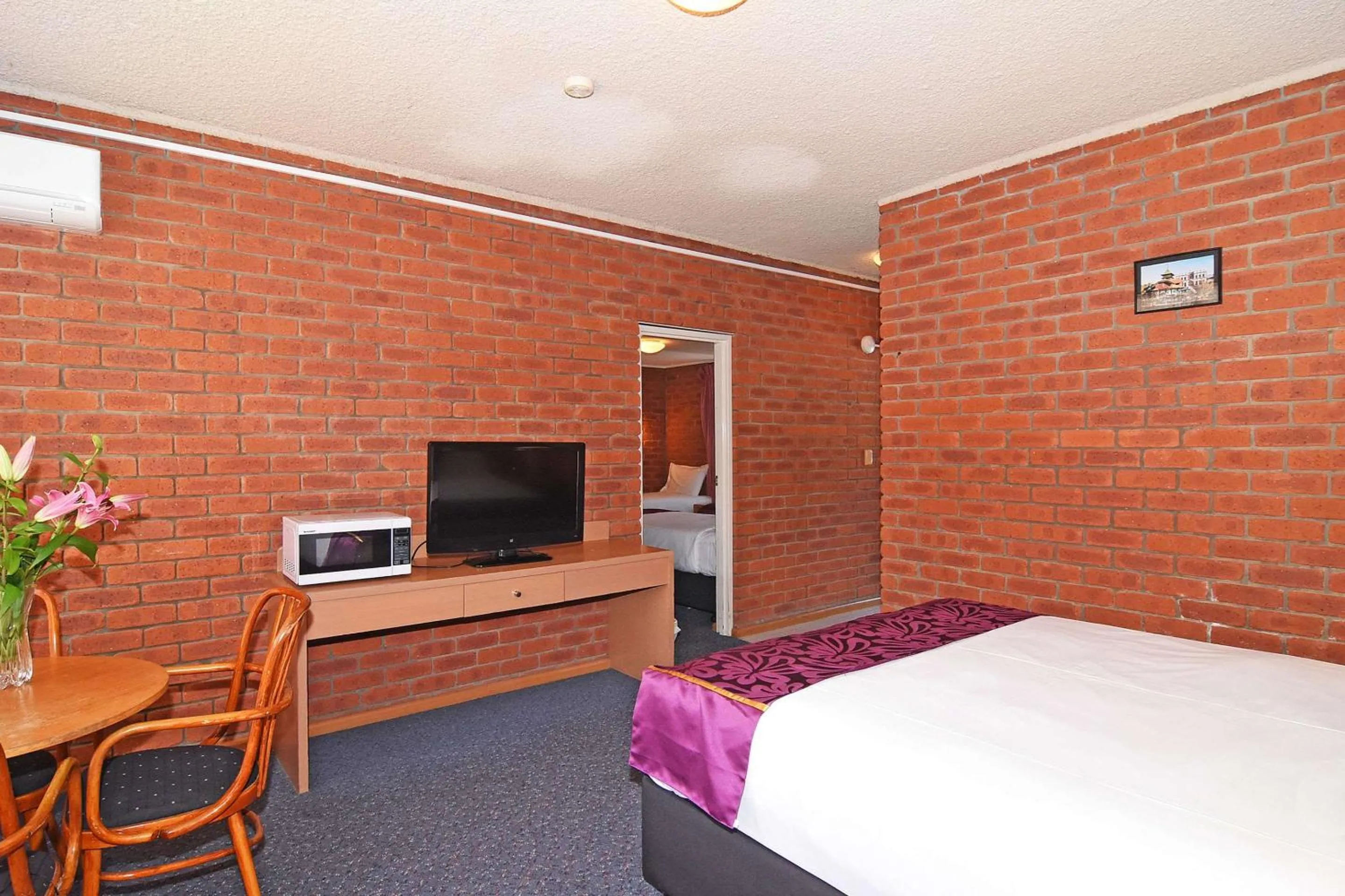 Photo of the whole room, Bed in Main Lead Ballarat Motel