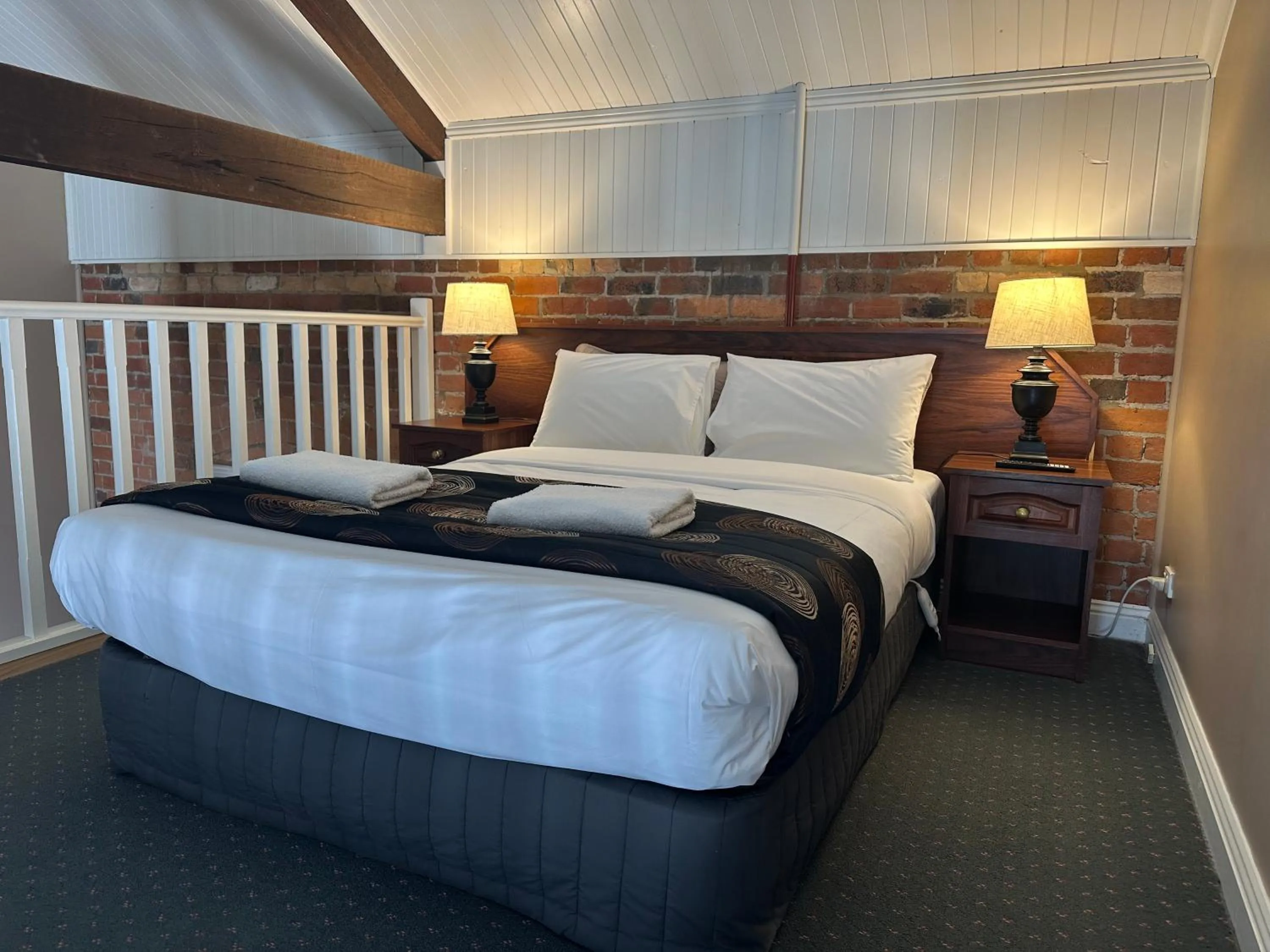 Bed in Central Springs Inn