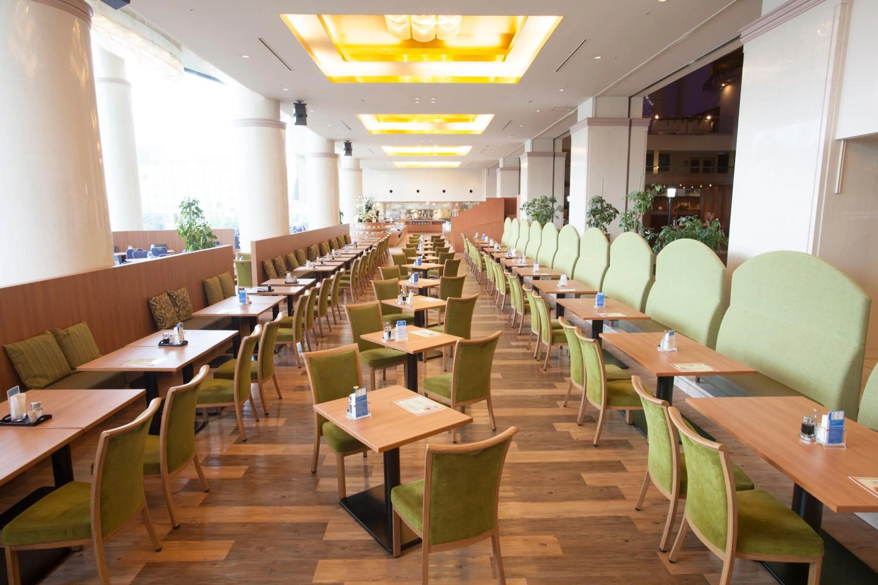 Restaurant/places to eat in New Akan Hotel