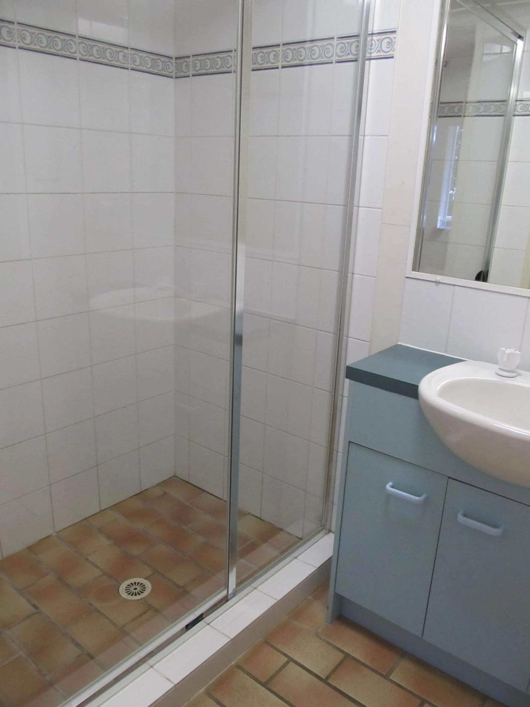 Bathroom in Costa D'Ora Holiday Apartments