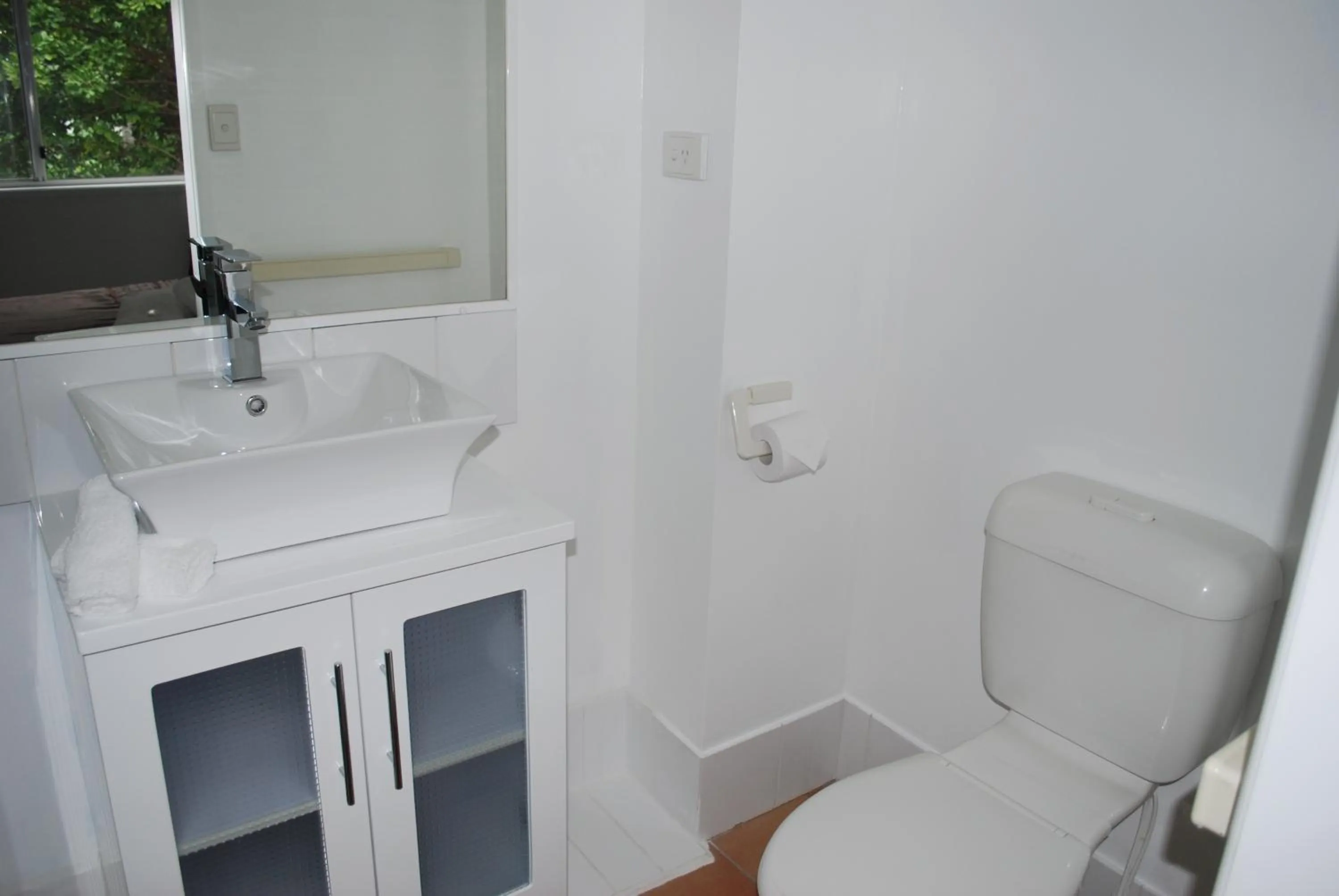 Bathroom in Costa D'Ora Holiday Apartments
