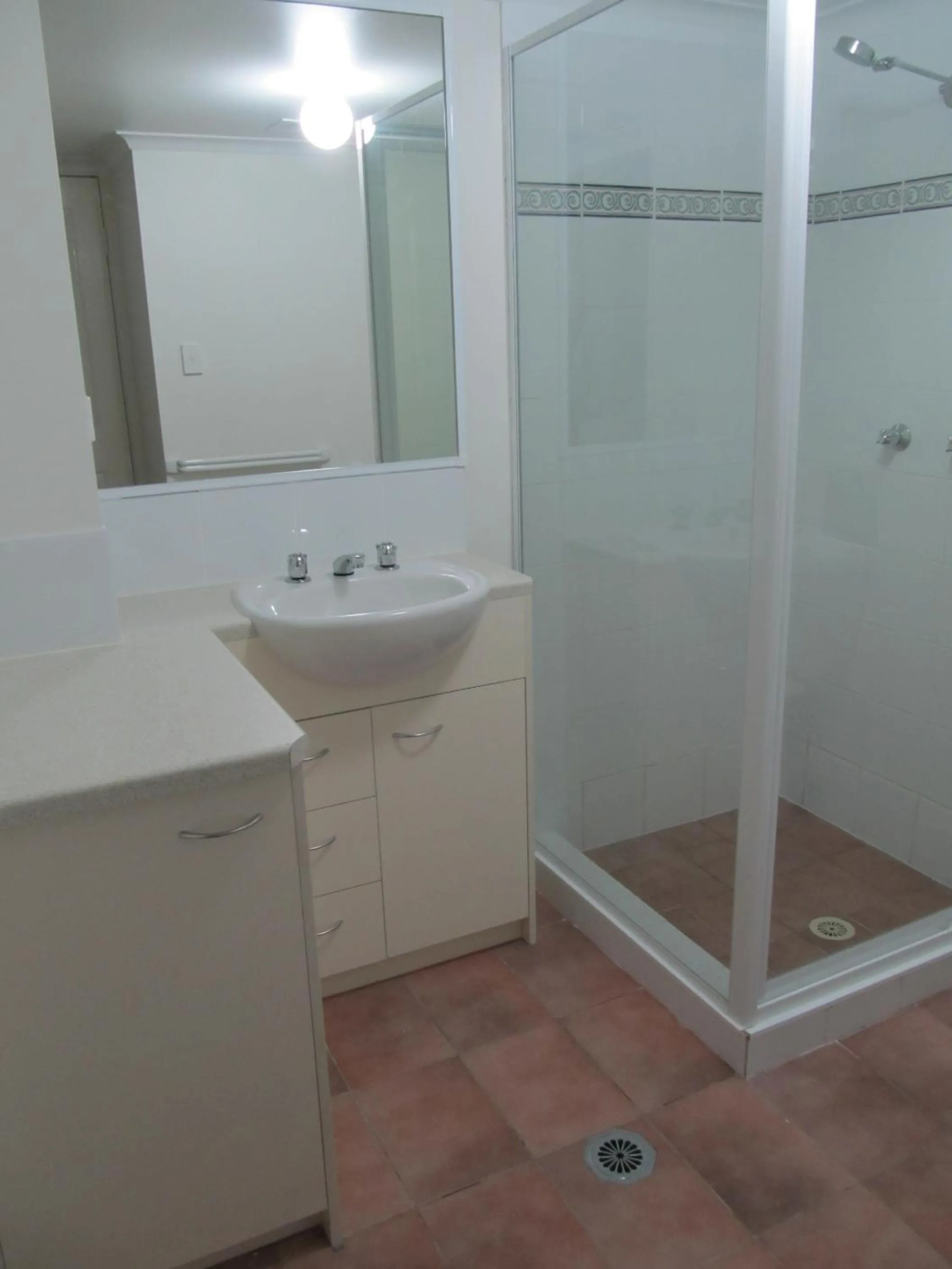 Bathroom in Costa D'Ora Holiday Apartments