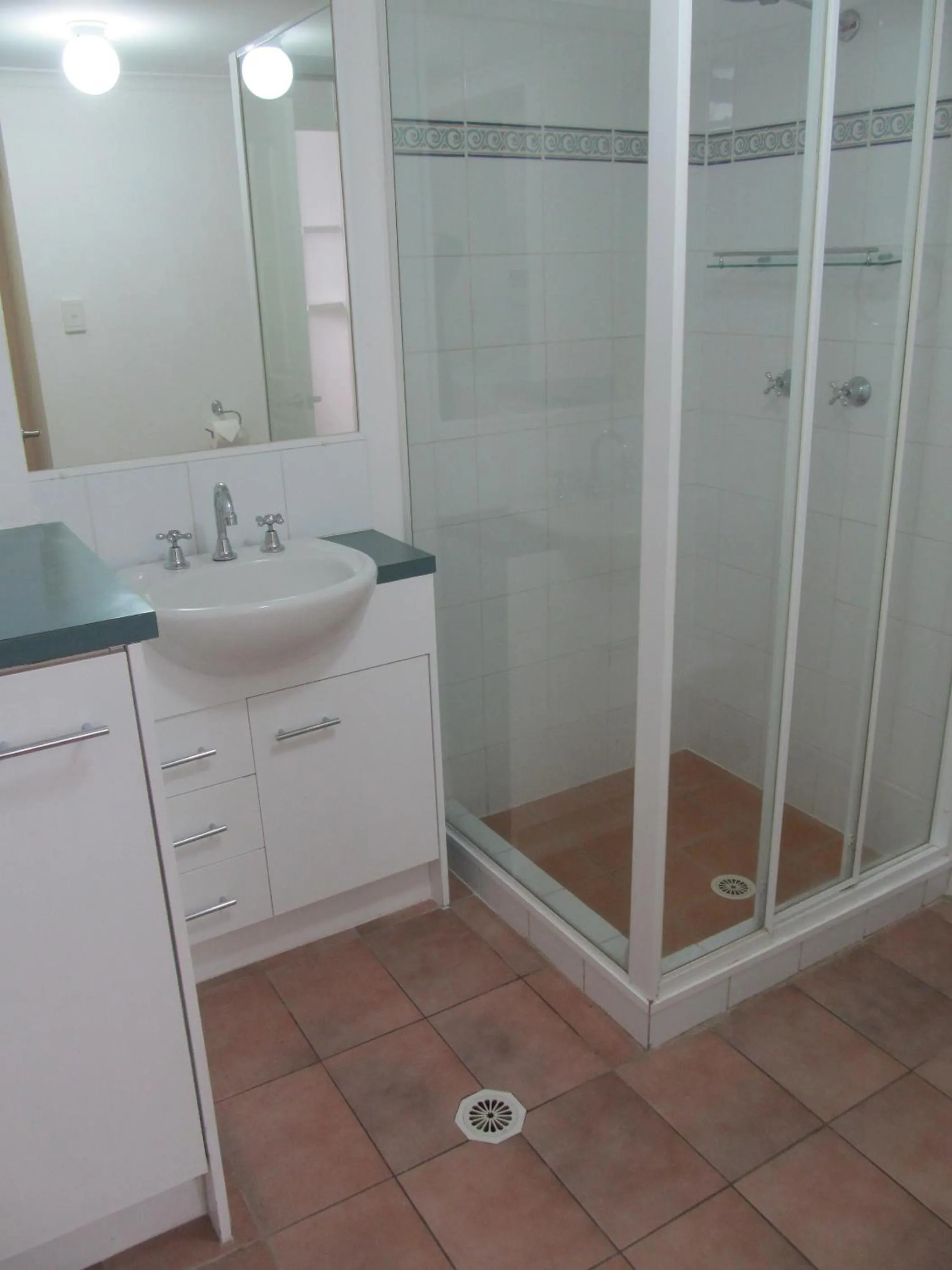 Bathroom in Costa D'Ora Holiday Apartments