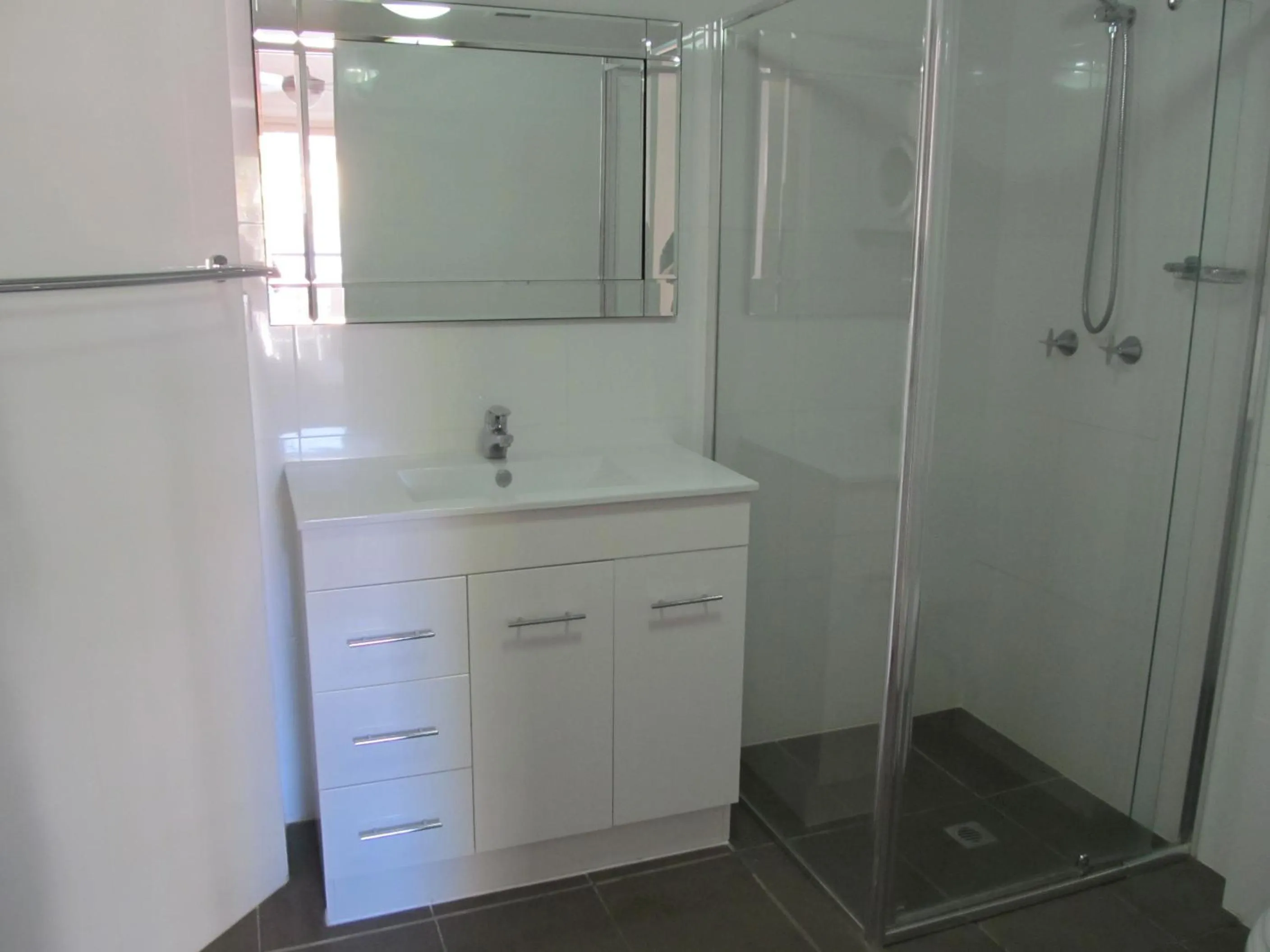 Bathroom in Costa D'Ora Holiday Apartments
