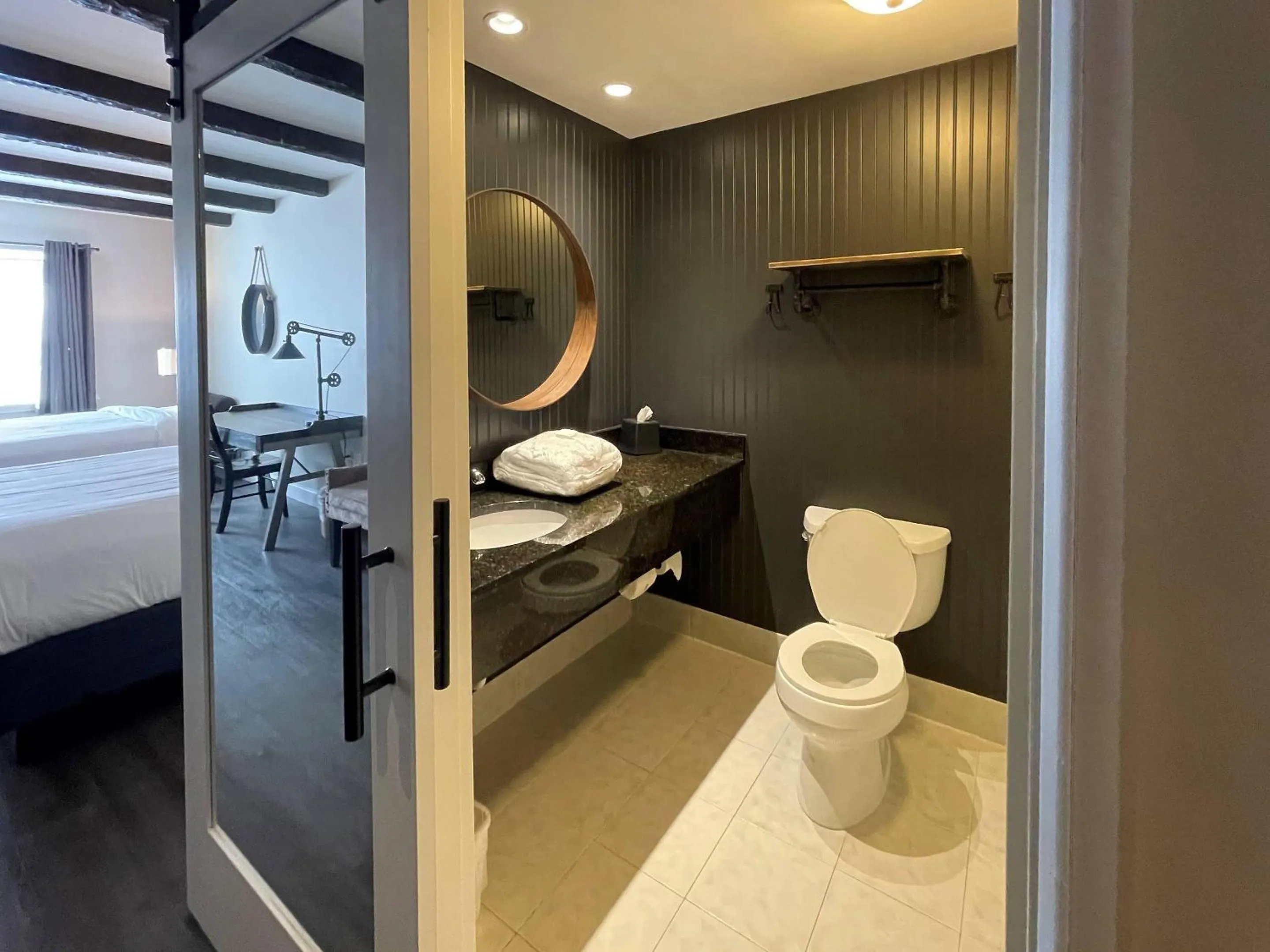 Bedroom, Bed in The Century House Latham - North Albany, an Ascend Collection Hotel