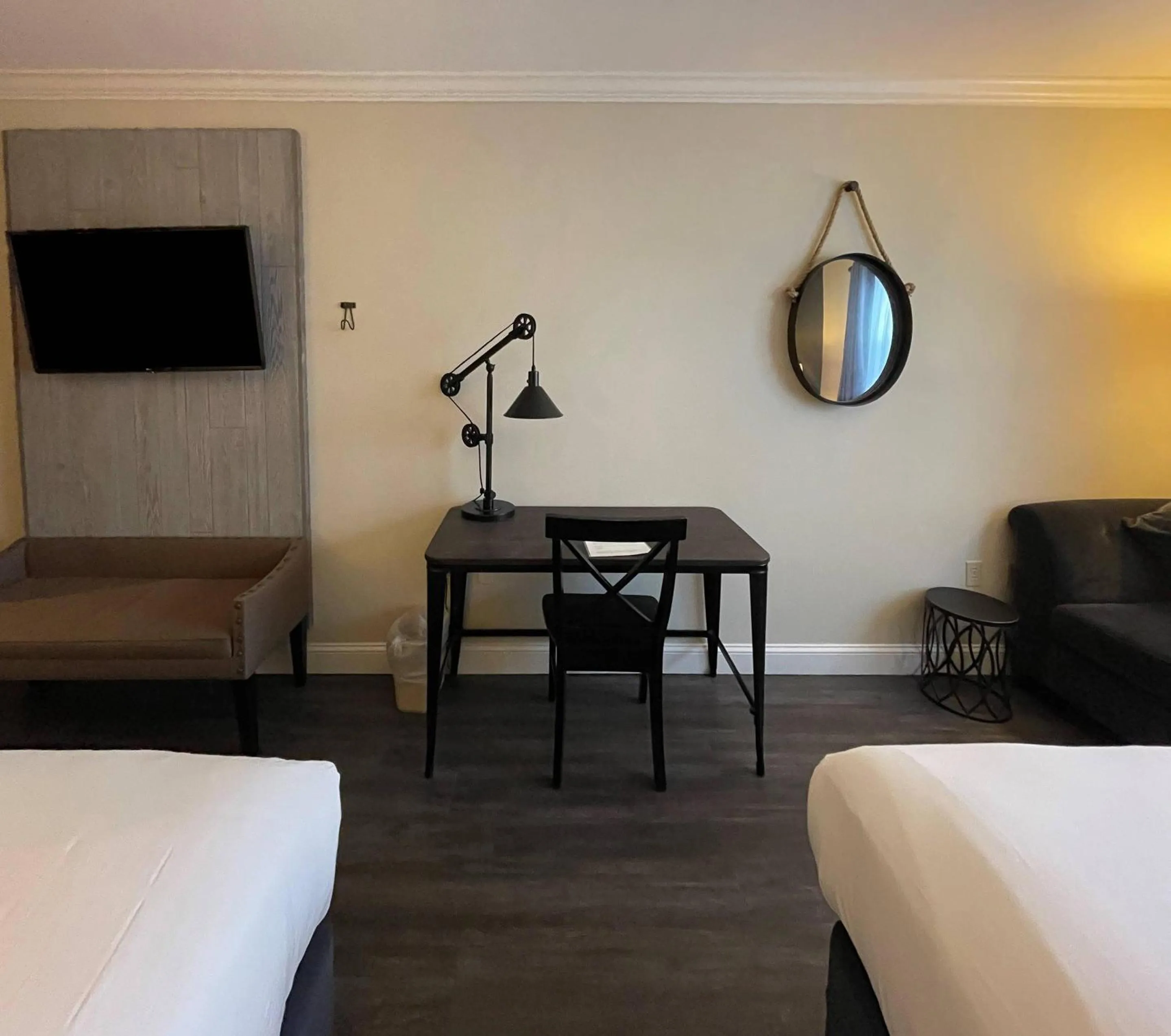 Bedroom, Bed in The Century House Latham - North Albany, an Ascend Collection Hotel