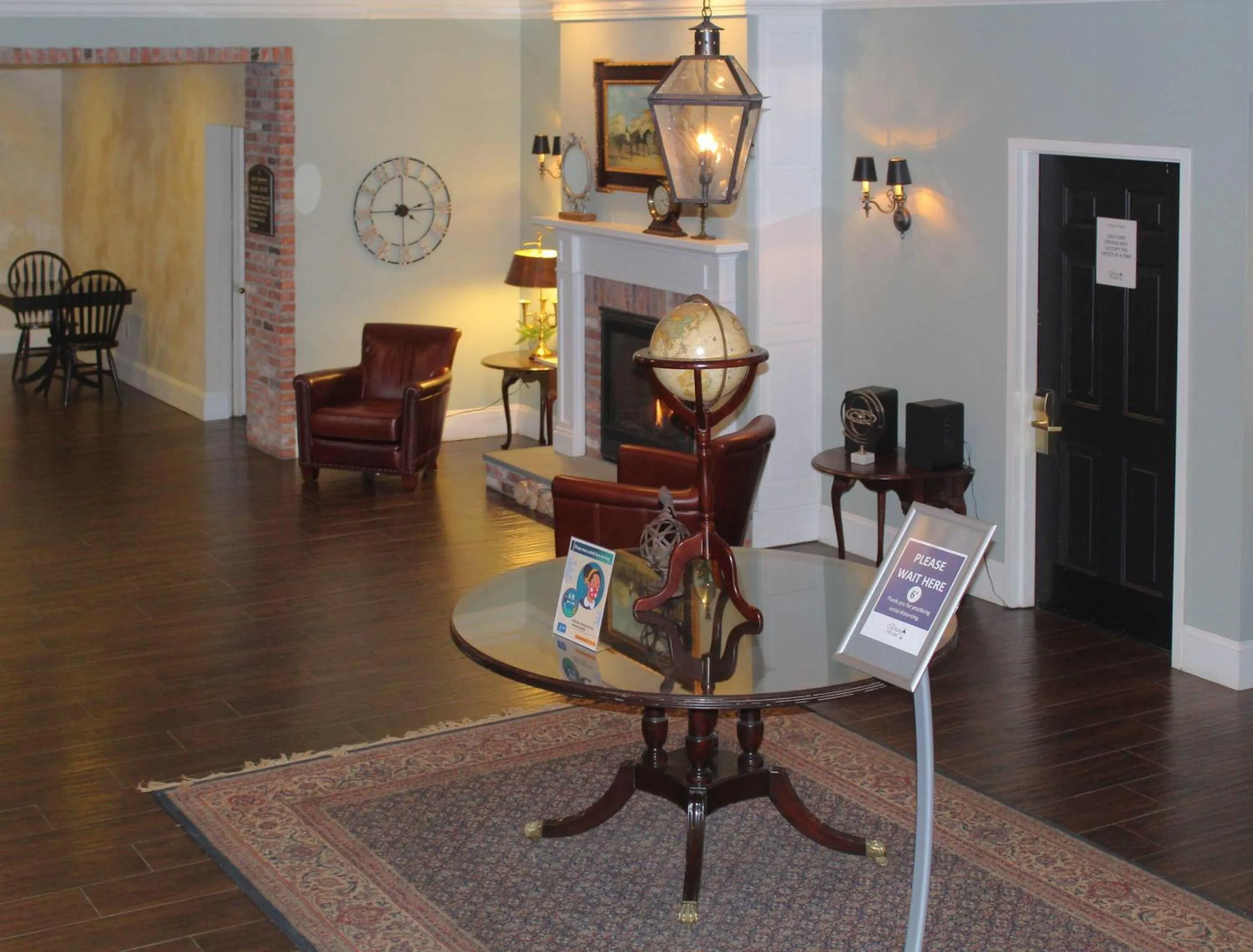 Lobby or reception in The Century House Latham - North Albany, an Ascend Collection Hotel