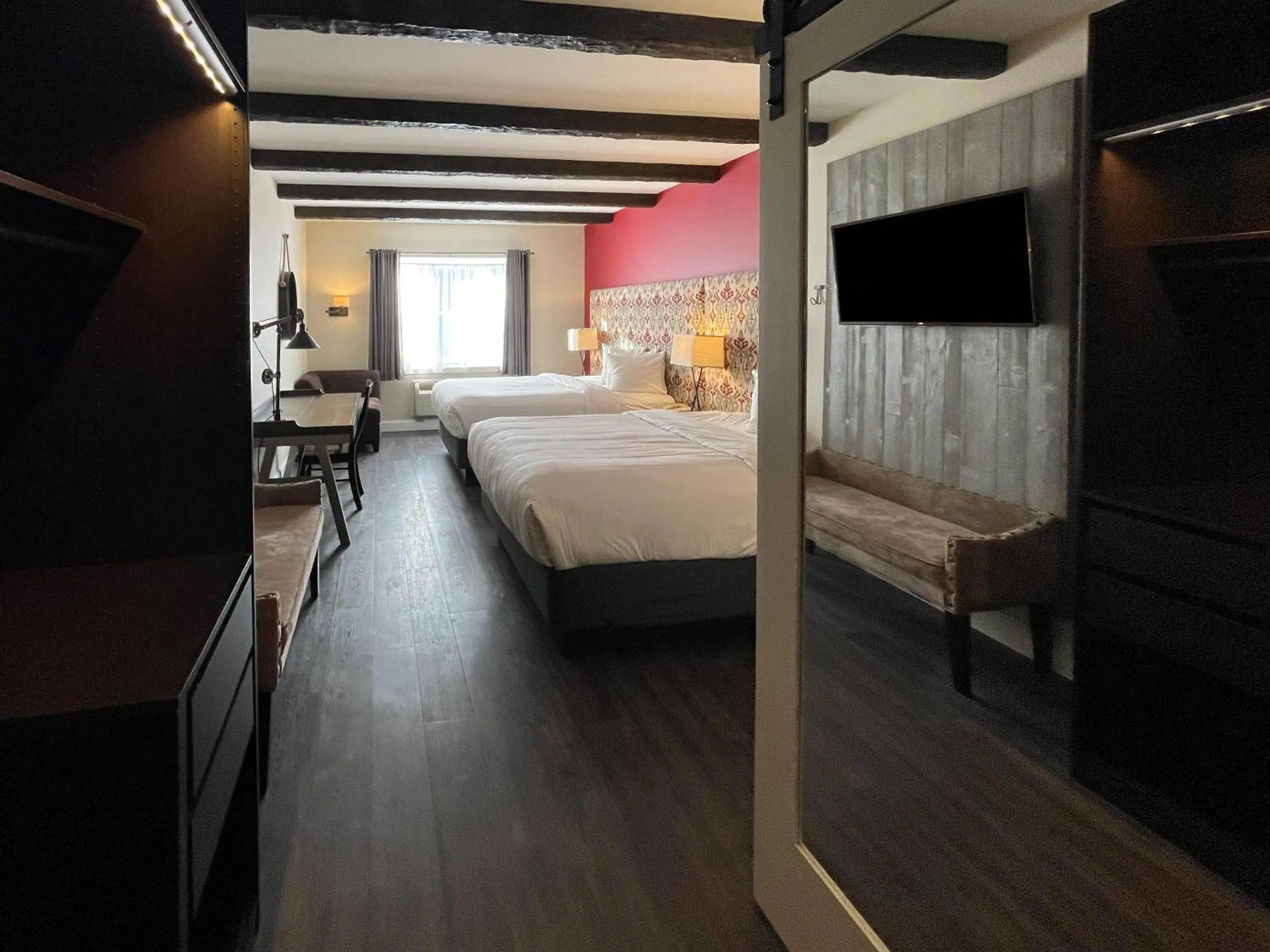 Bedroom, Bed in The Century House, an Ascend Collection Hotel