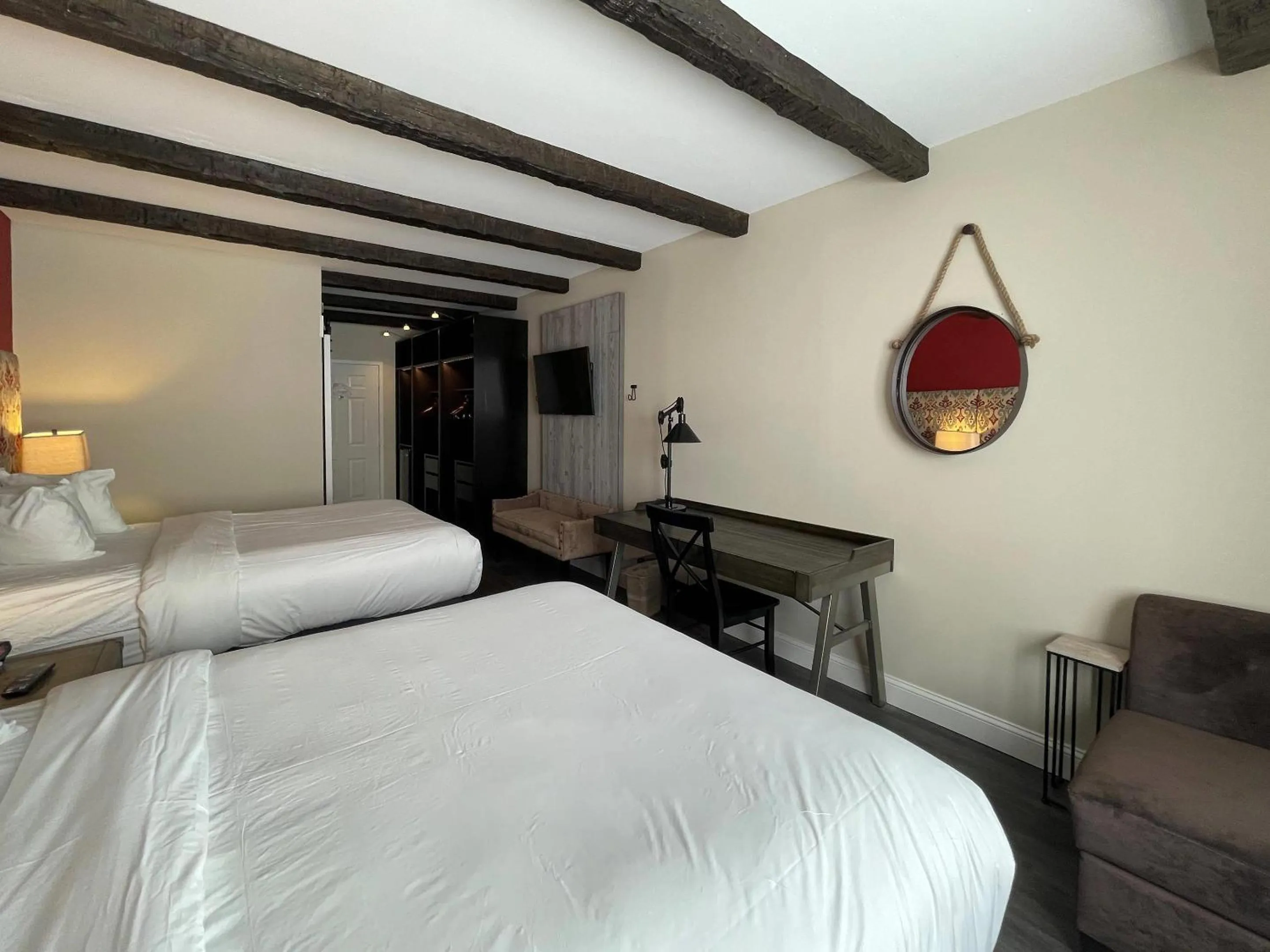 Bedroom, Bed in The Century House, an Ascend Collection Hotel