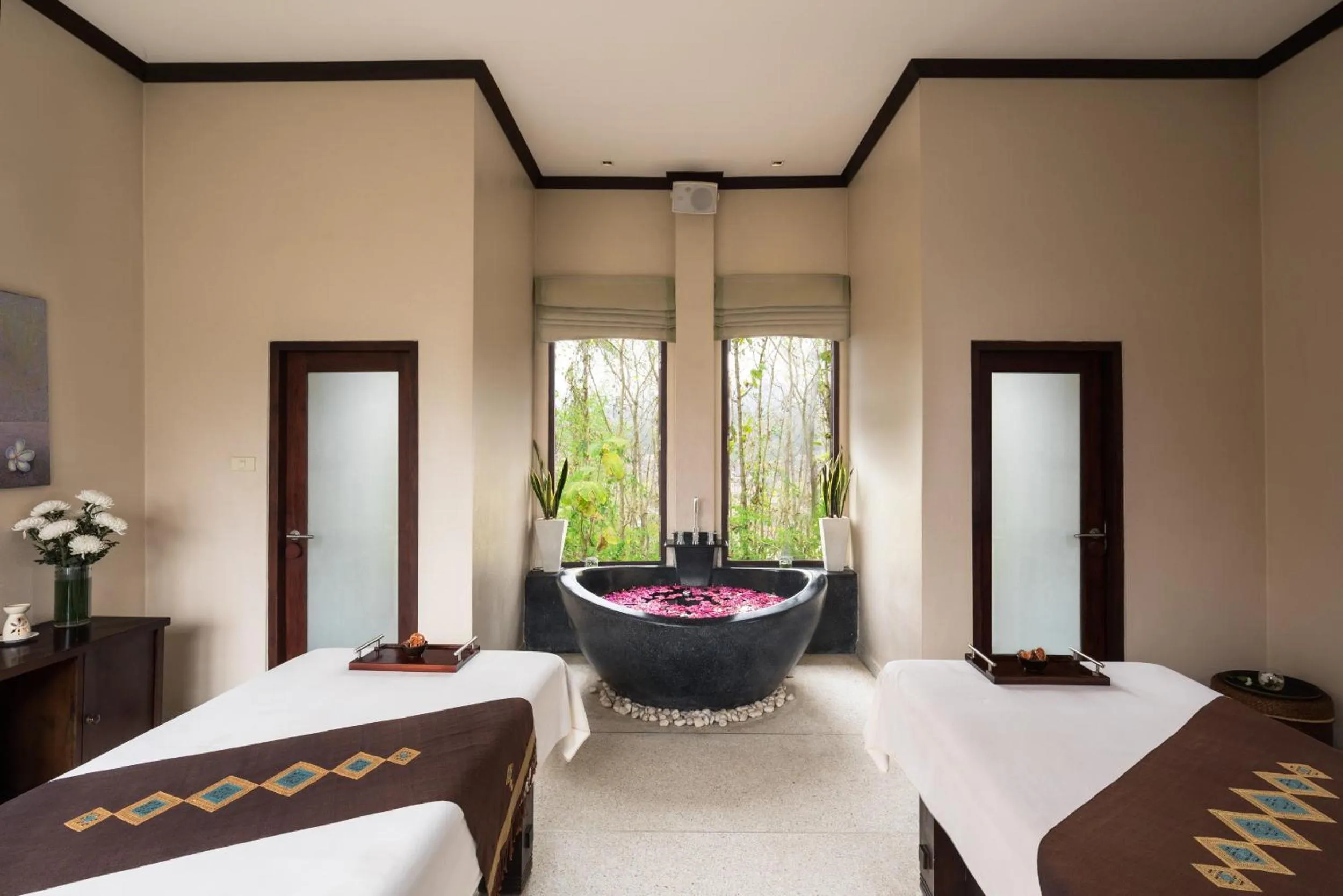 Bath in Kiridara Luang Prabang