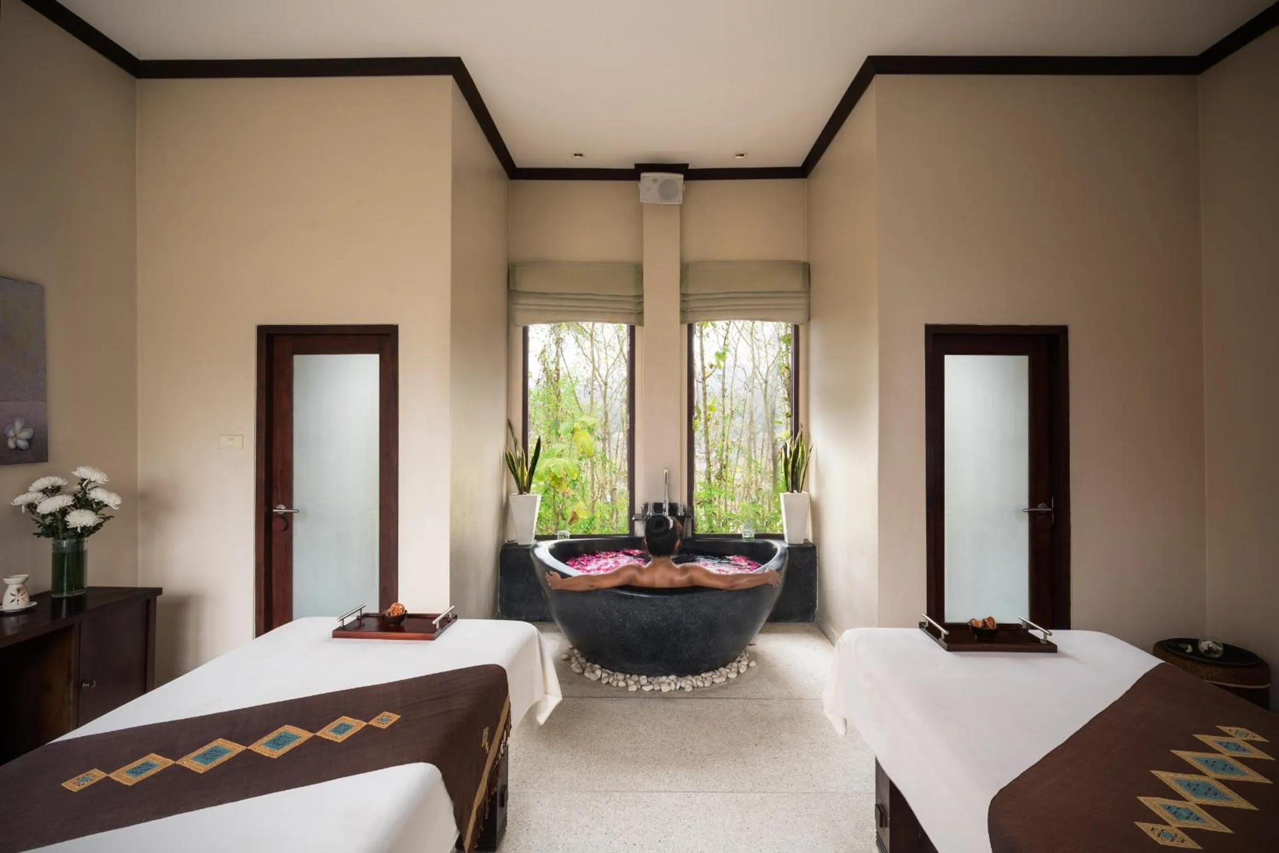 Bath in Kiridara Luang Prabang