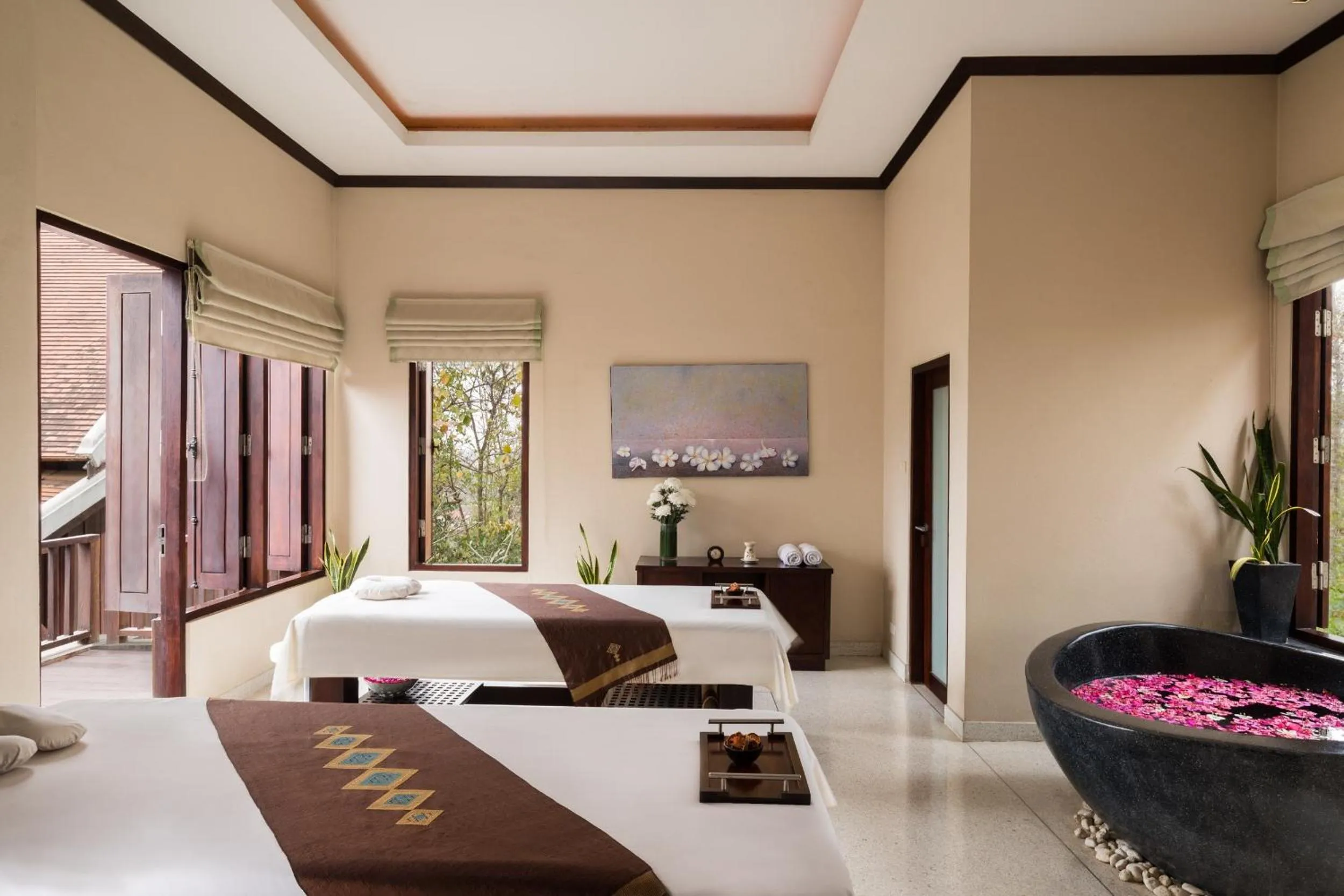 Bath in Kiridara Luang Prabang