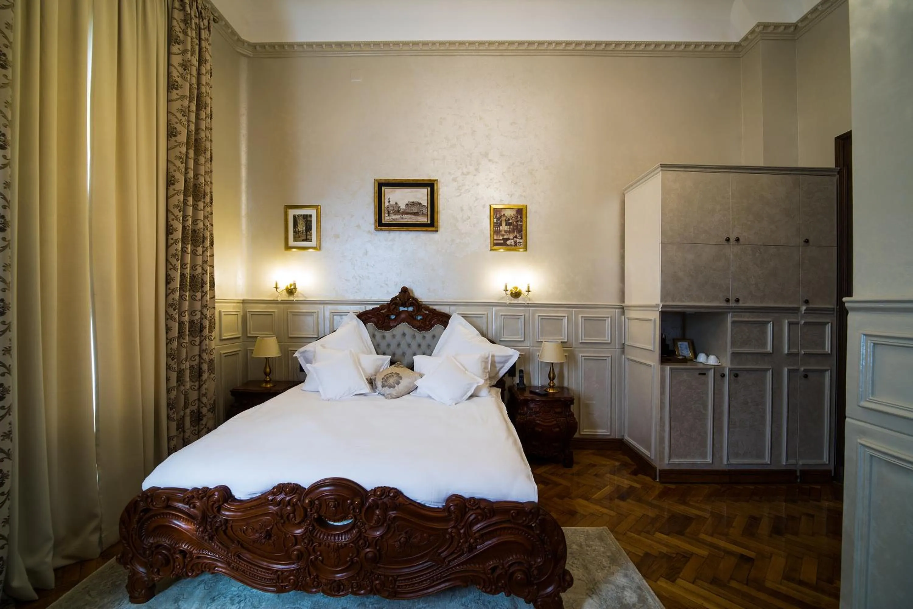 Bed in Hotel 5 Continents