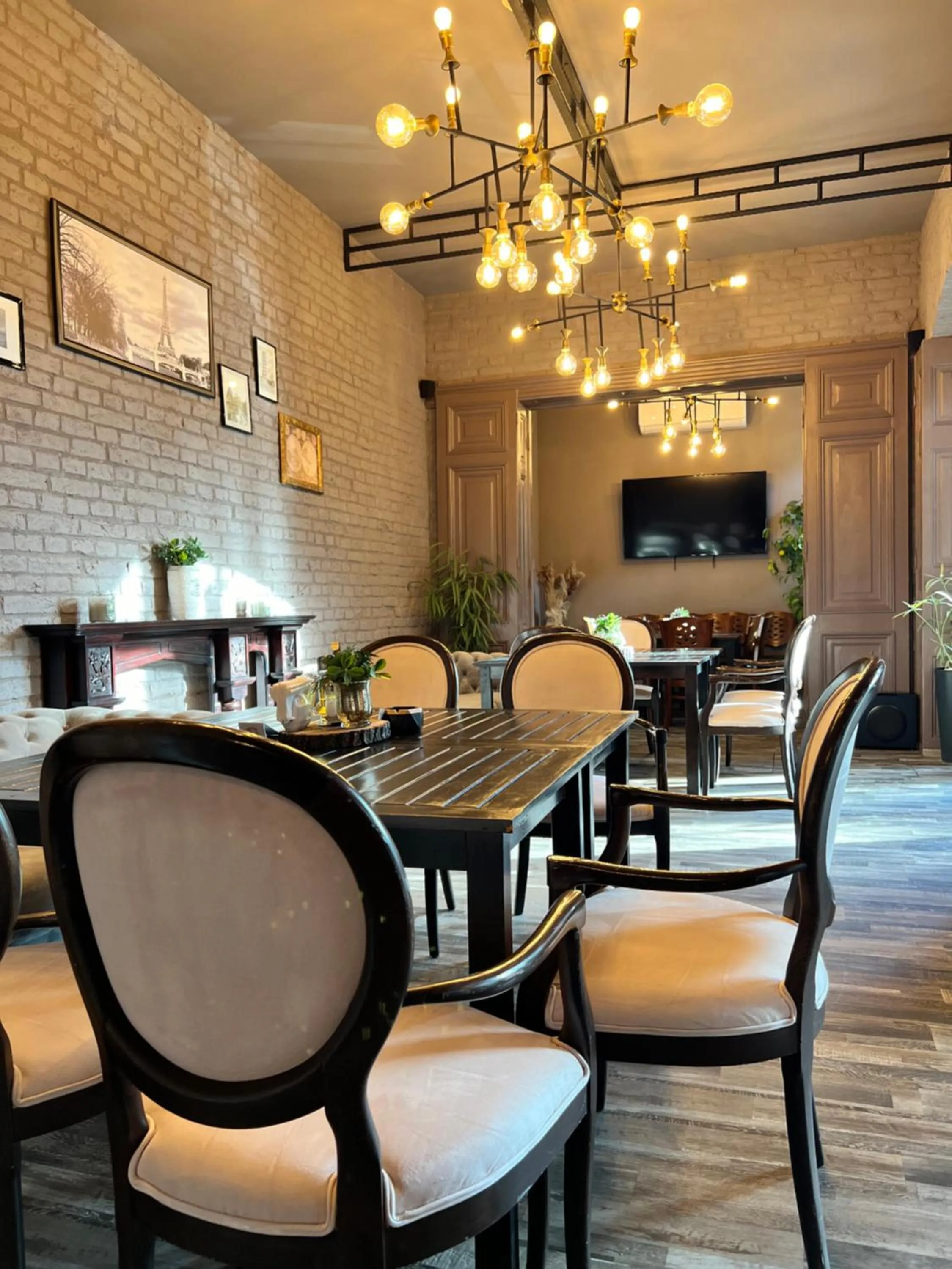 TV and multimedia in Hotel 5 Continents