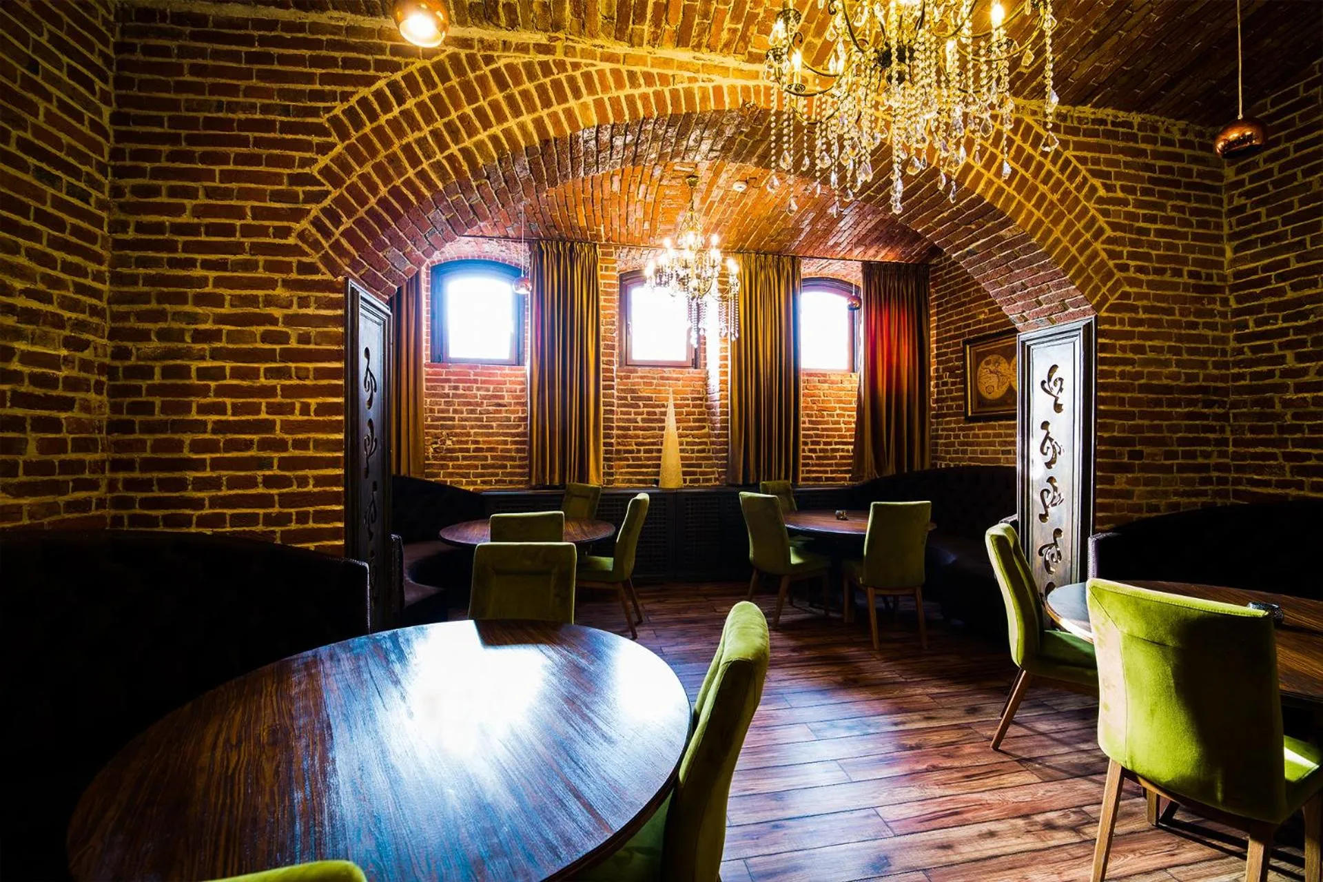 Restaurant/places to eat in Hotel 5 Continents