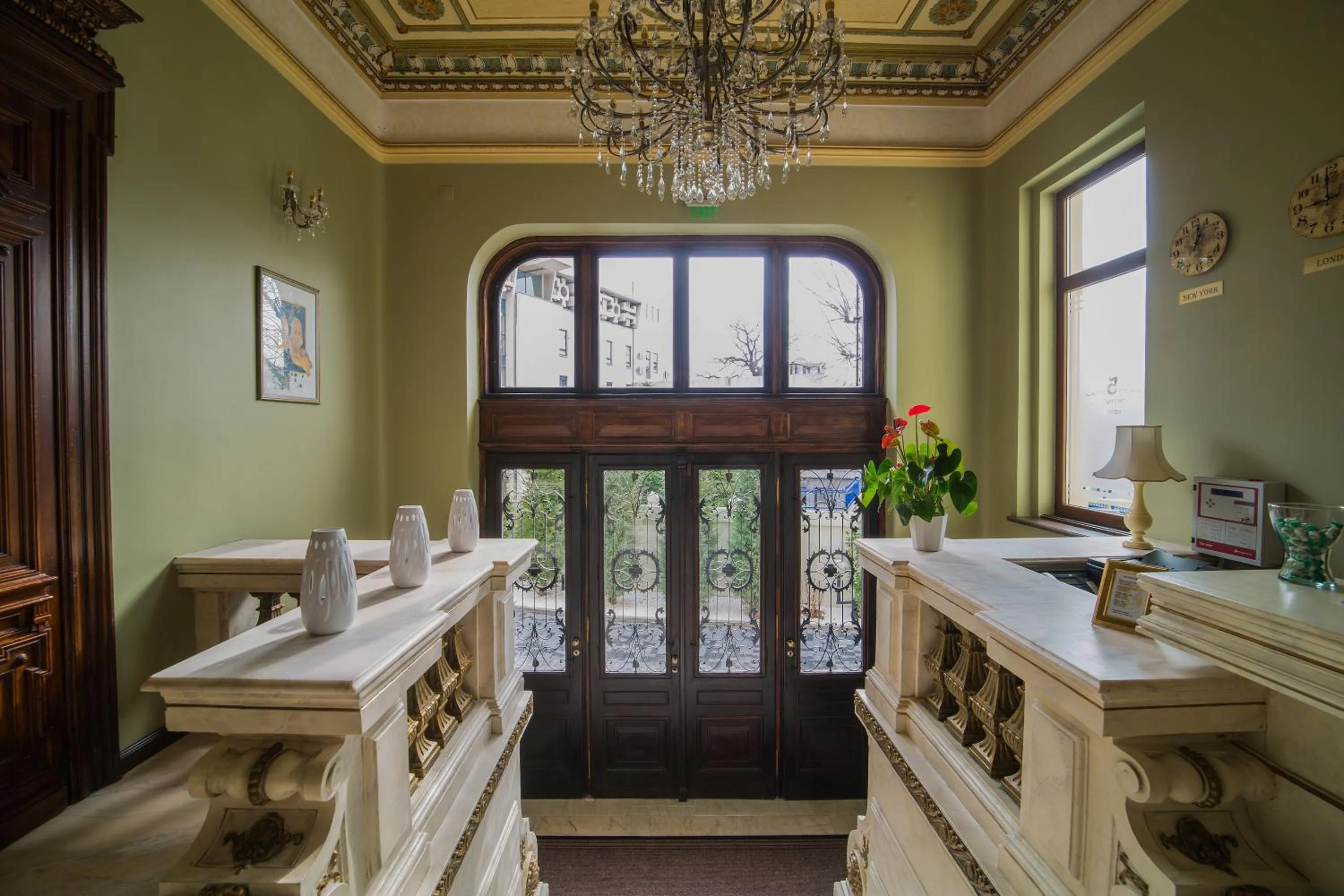 Facade/entrance in Hotel 5 Continents