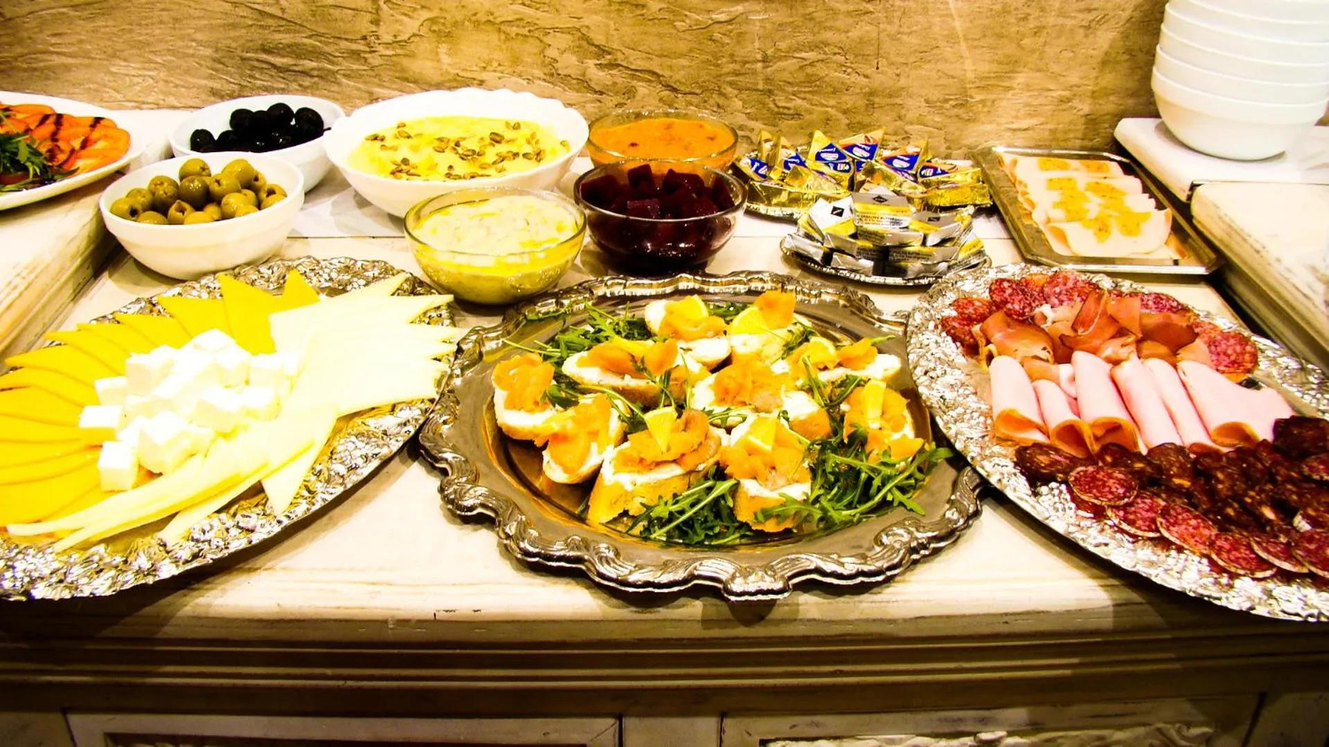 Buffet breakfast in Hotel 5 Continents