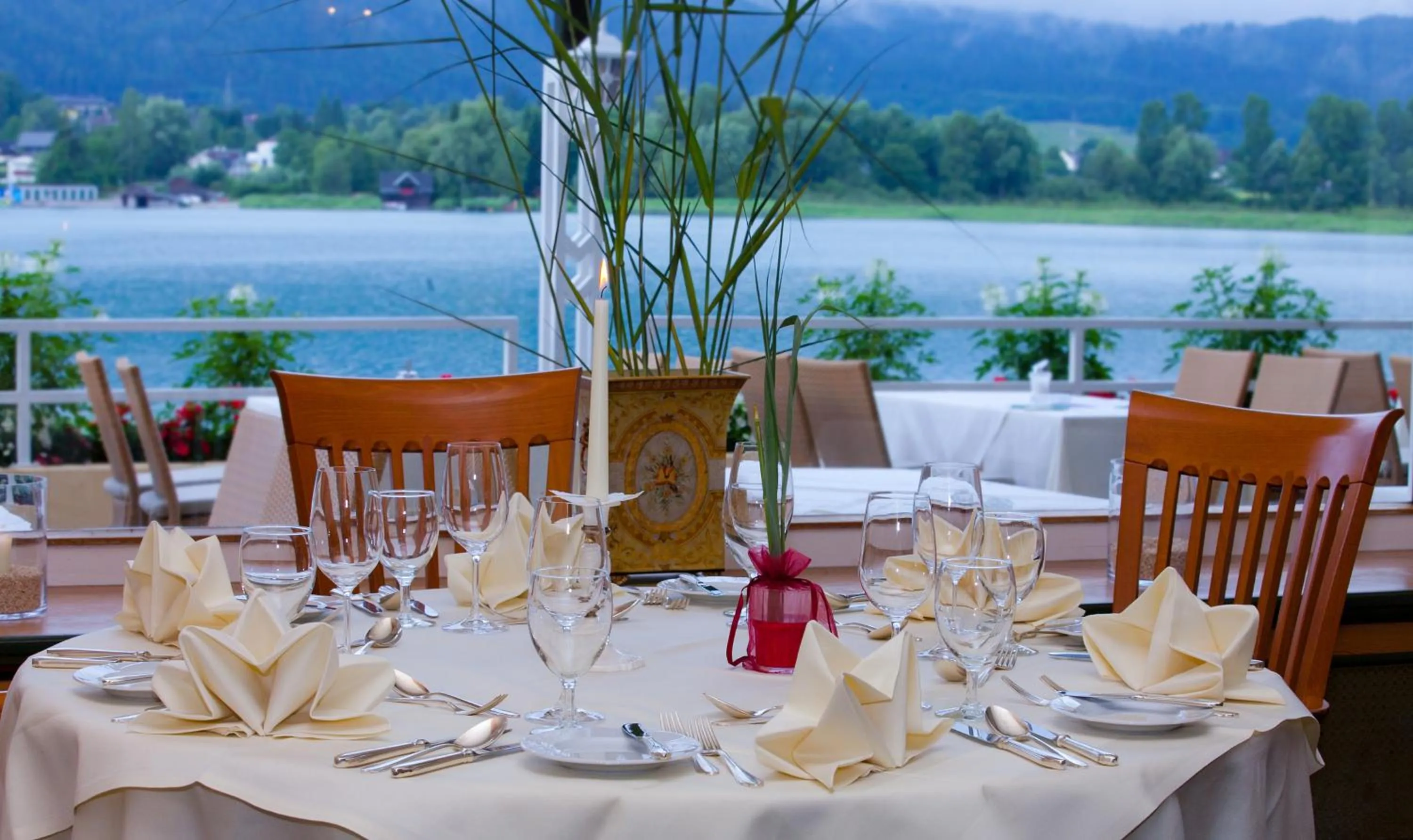 Restaurant/places to eat in Inselhotel Faakersee