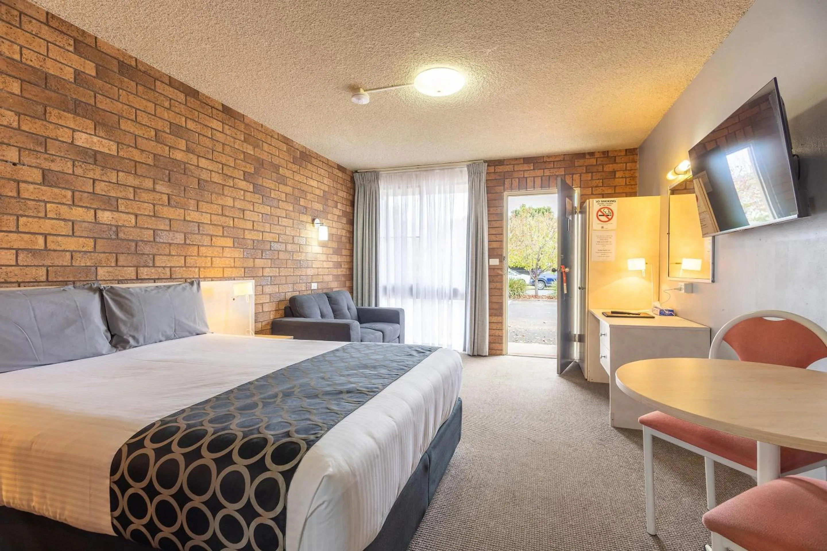 Bedroom, Bed in Comfort Inn Dubbo City