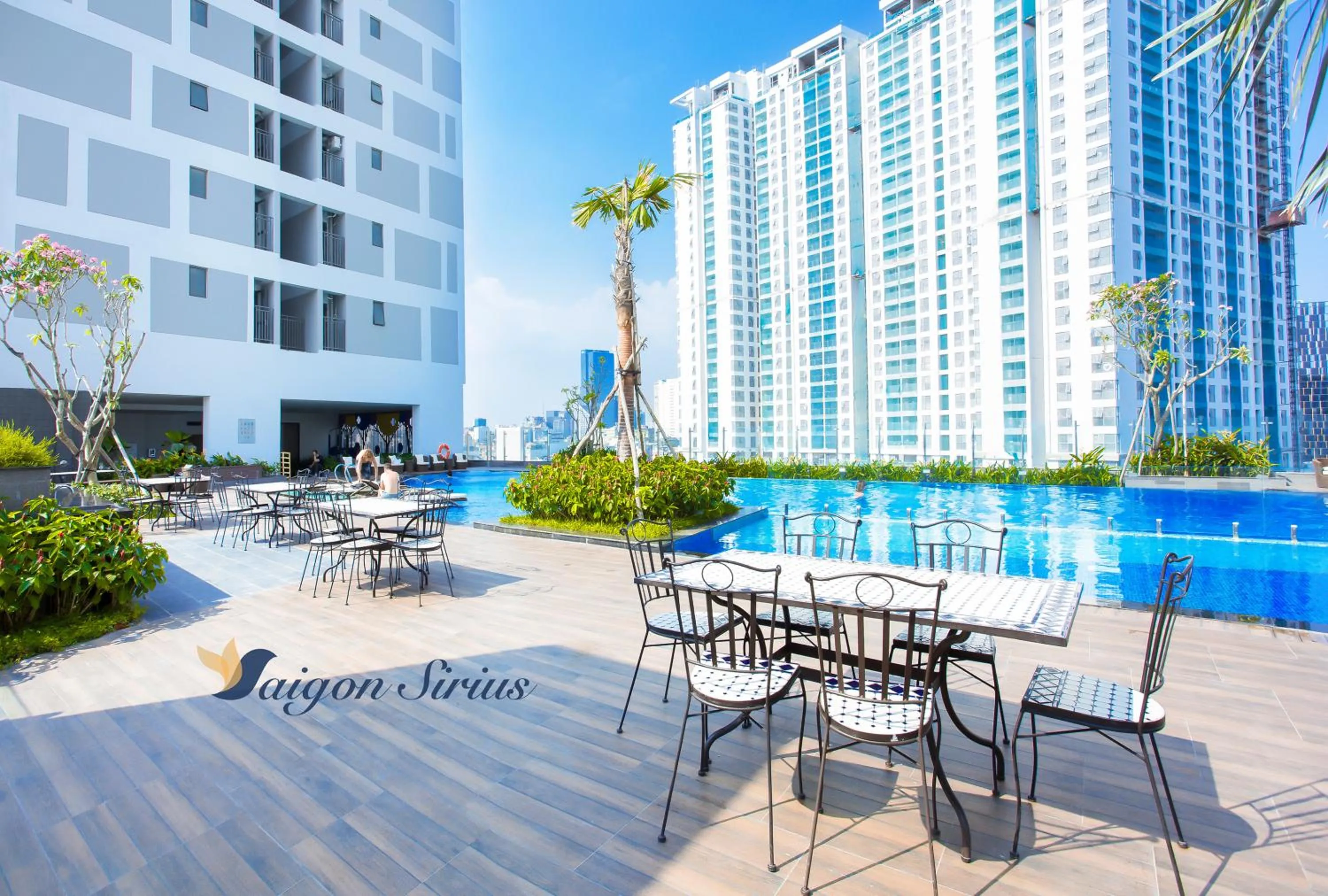 Swimming pool in Saigon Sirius