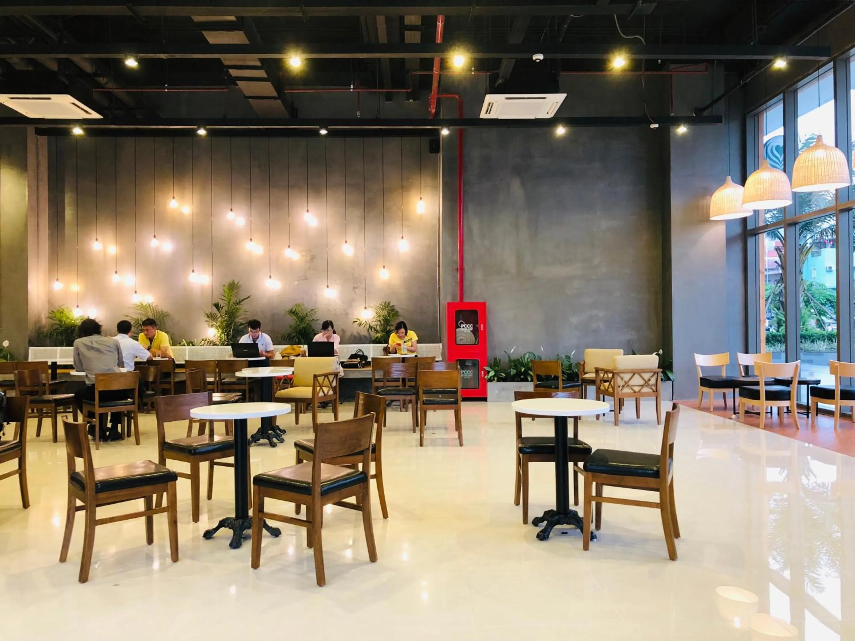 Area and facilities in Saigon Sirius