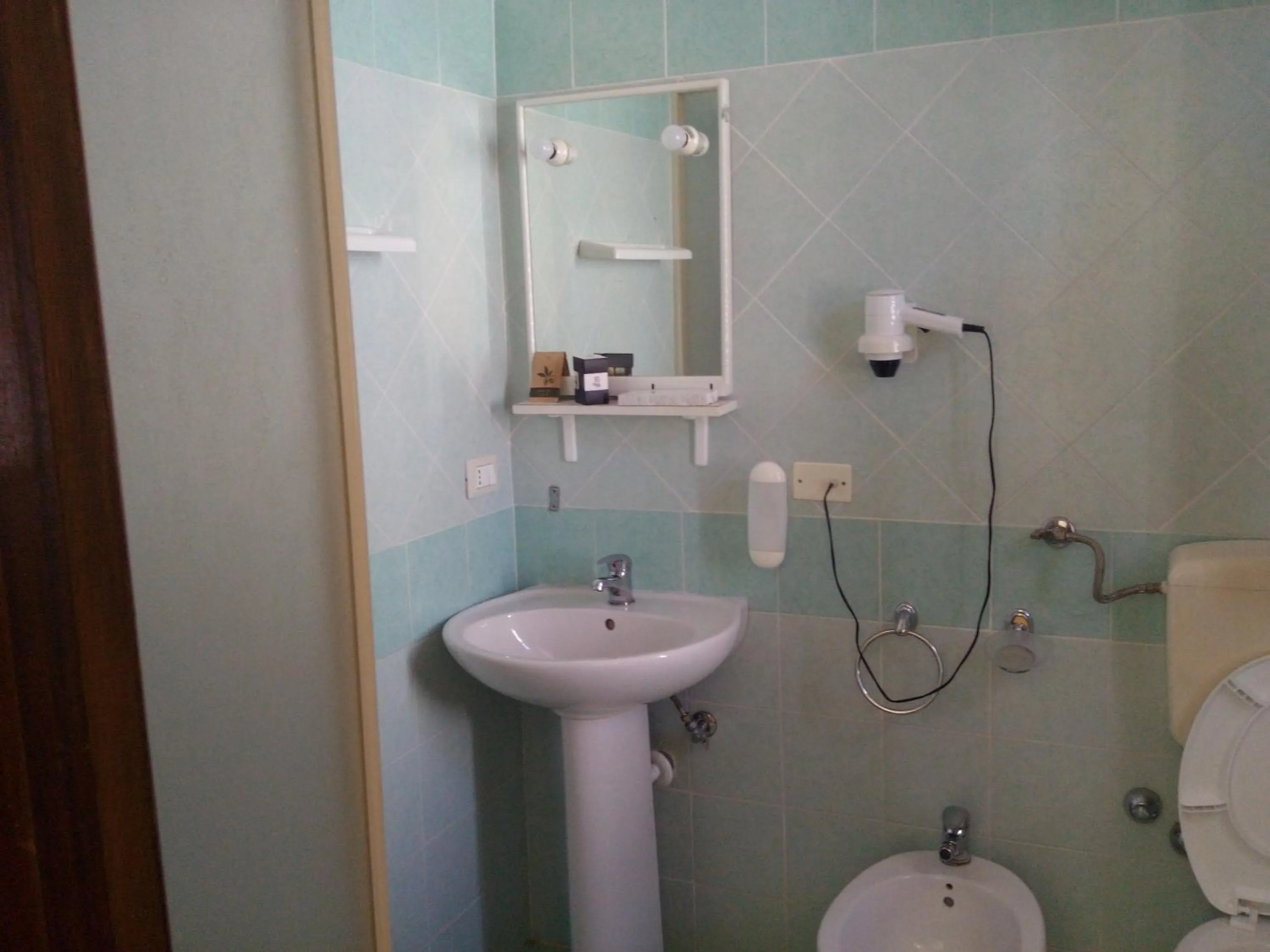 Bathroom in Hotel Calabria