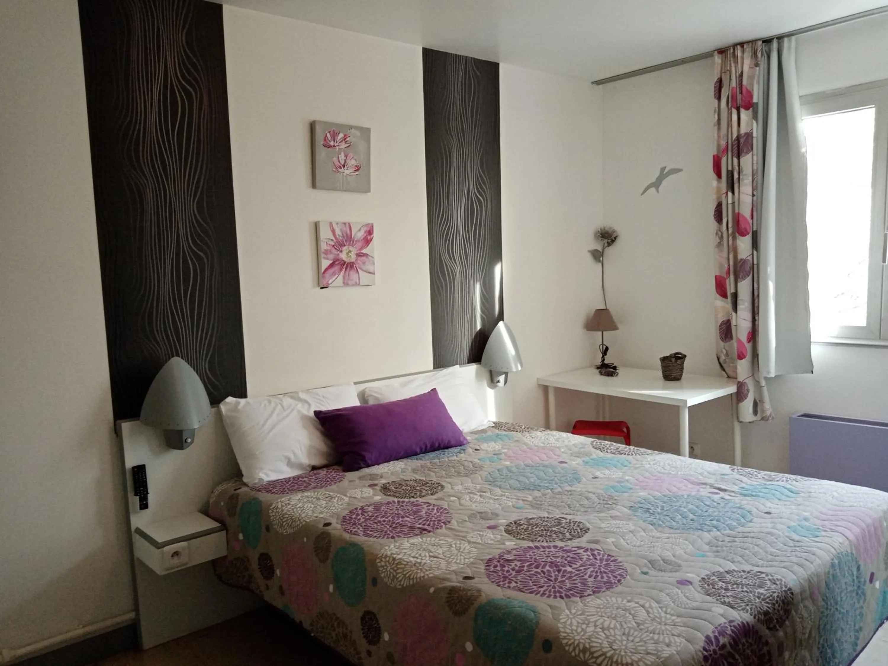 Bed in hotel l'échappée d'oléron