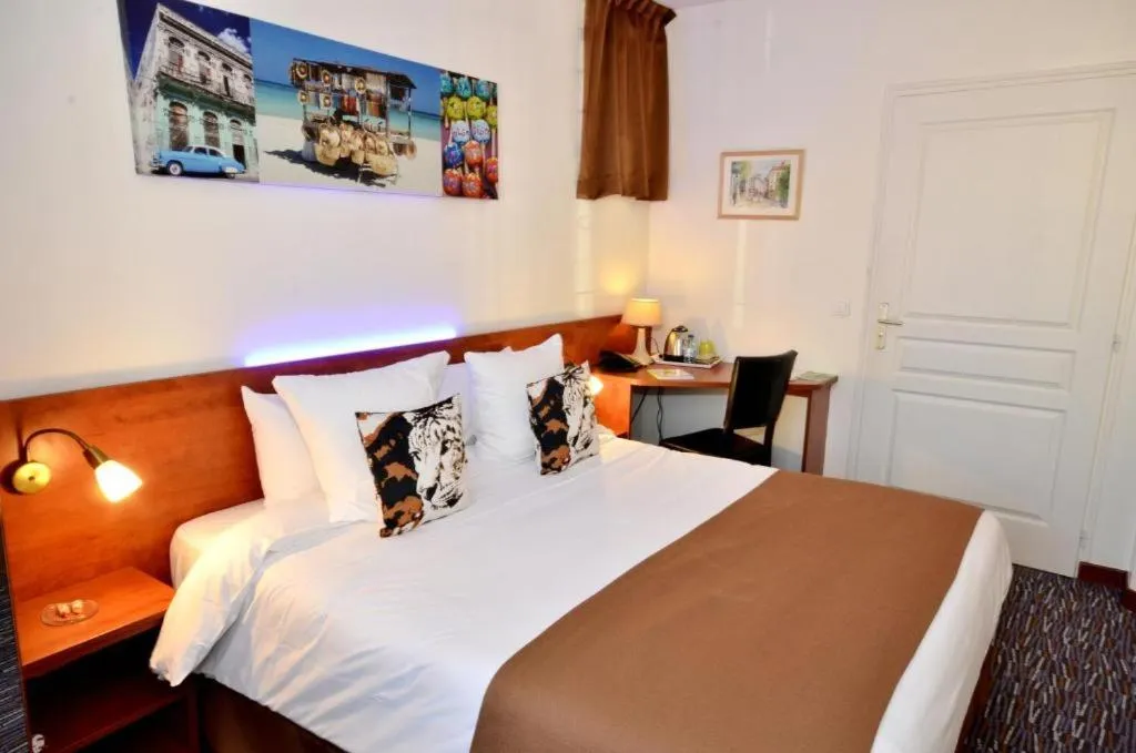 Bed in Hôtel du Fort