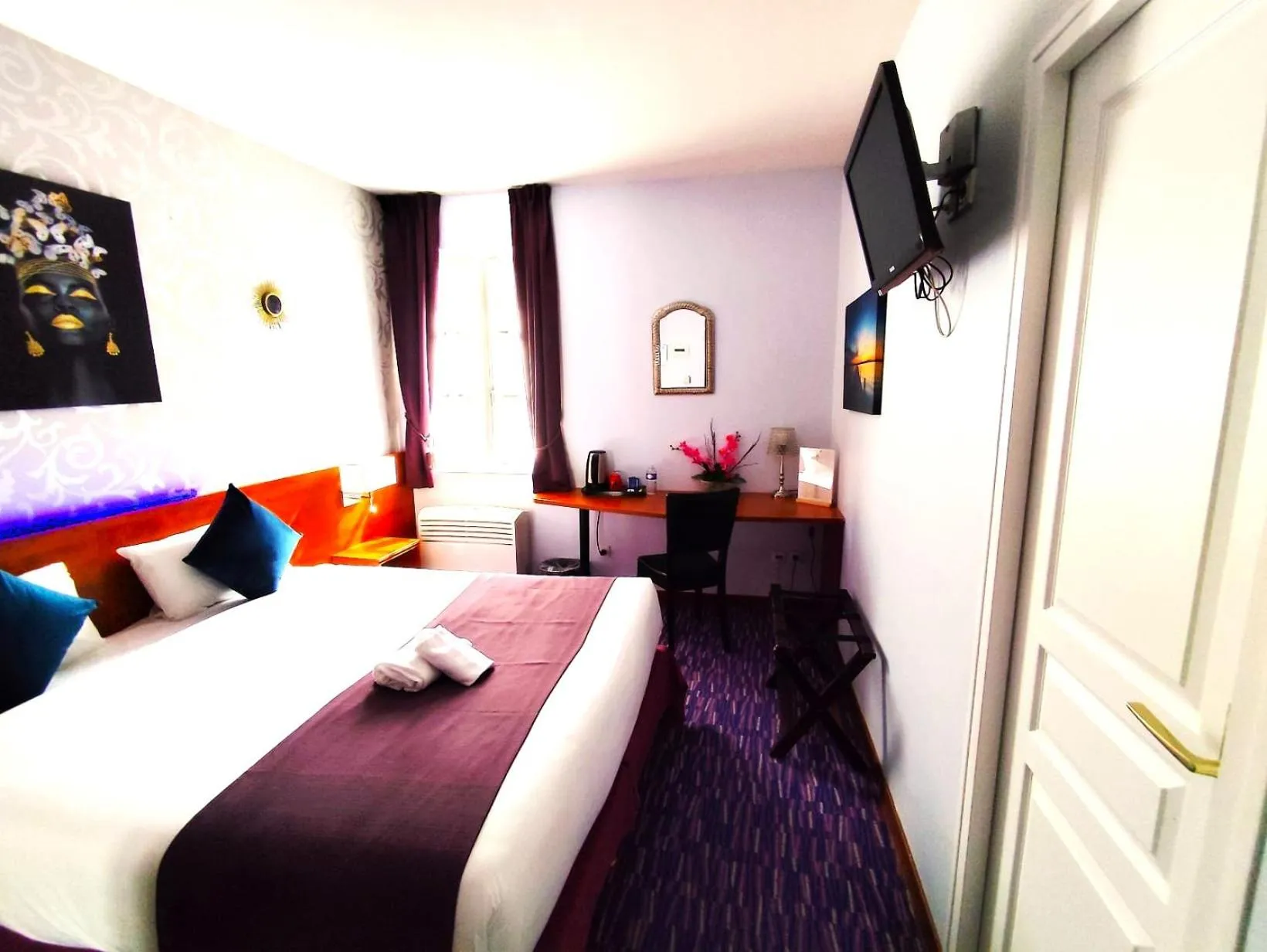 Bedroom, Bed in Hôtel du Fort