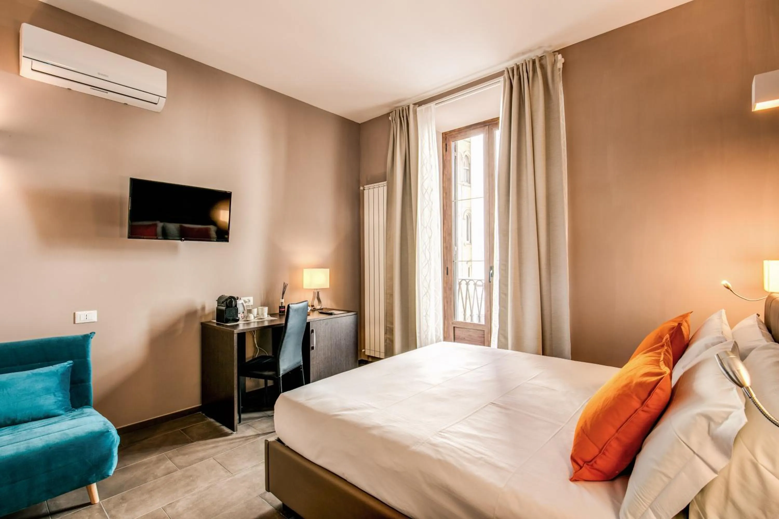 Bed in H501 Luxury Rooms