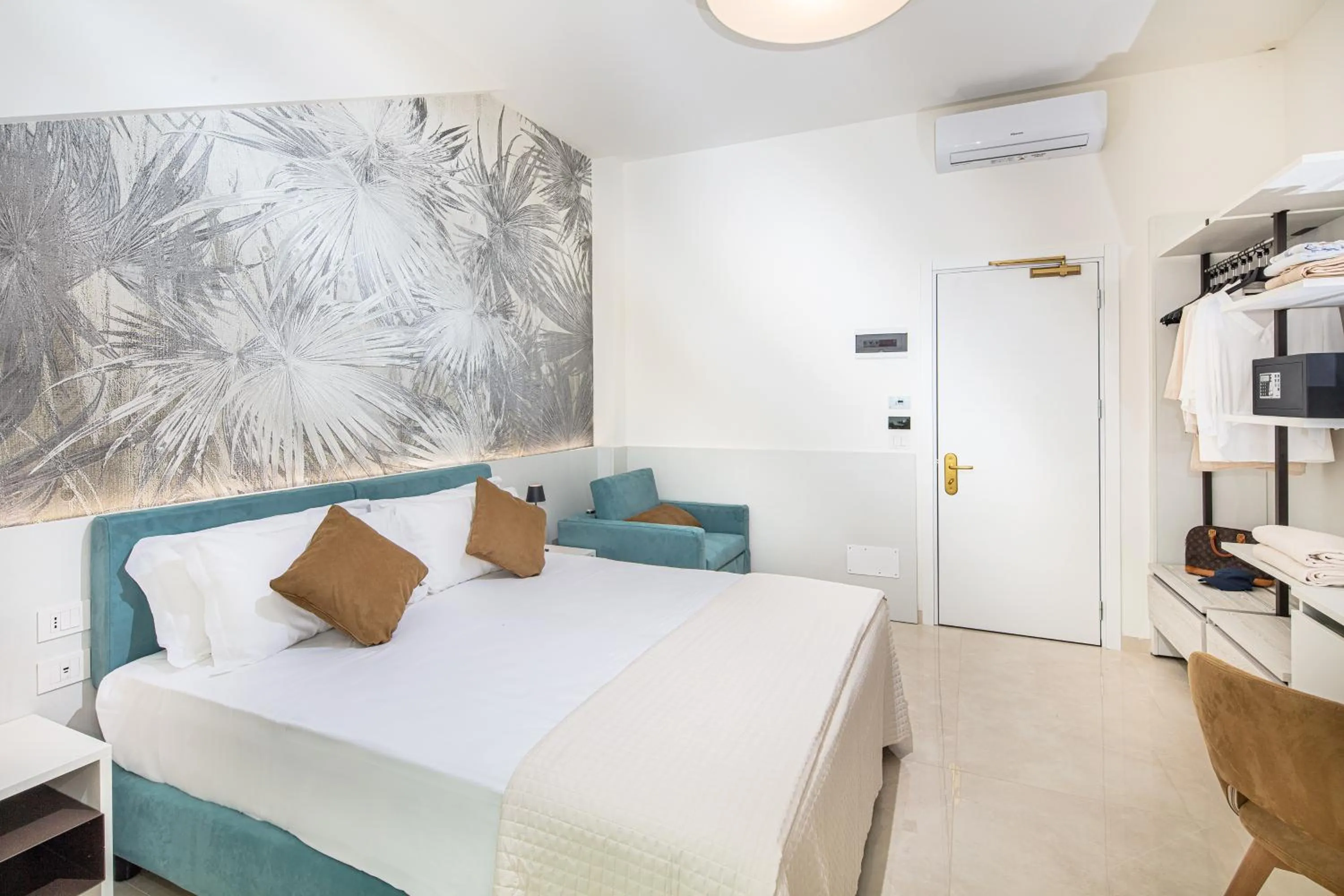 Property building, Bed in Hotel Jasminum