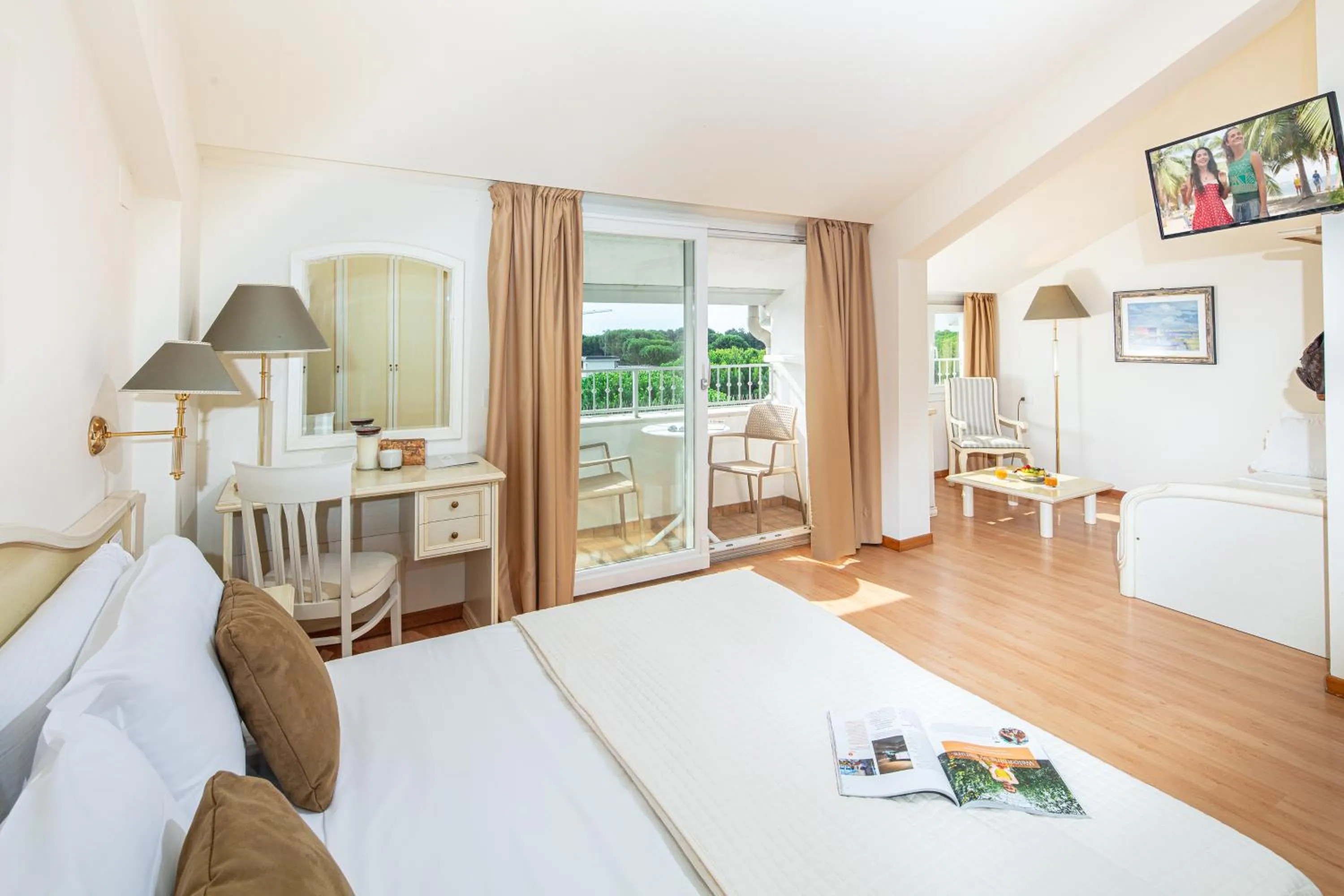 Property building, Bed in Hotel Jasminum