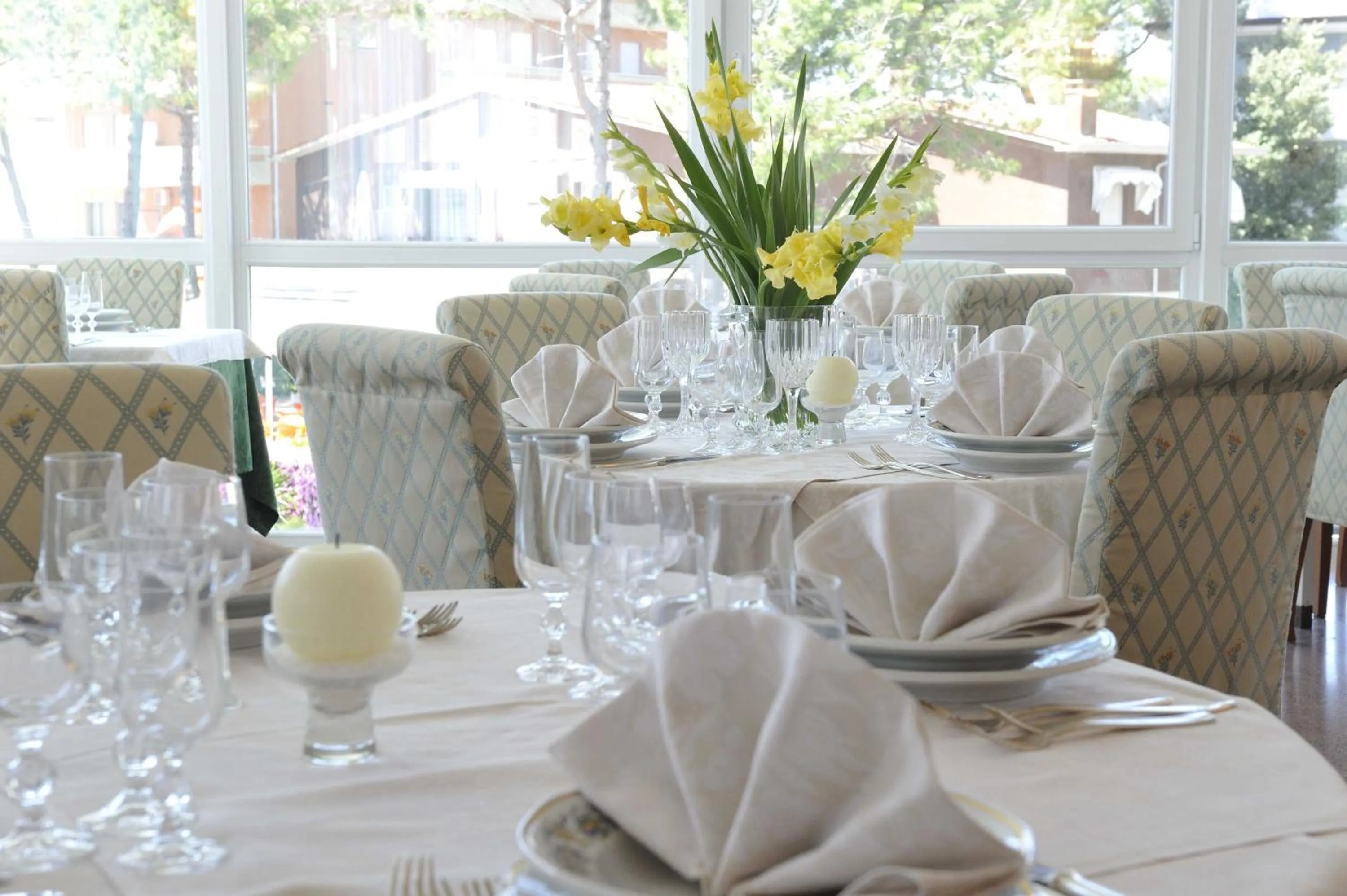 Restaurant/places to eat in Hotel Jasminum