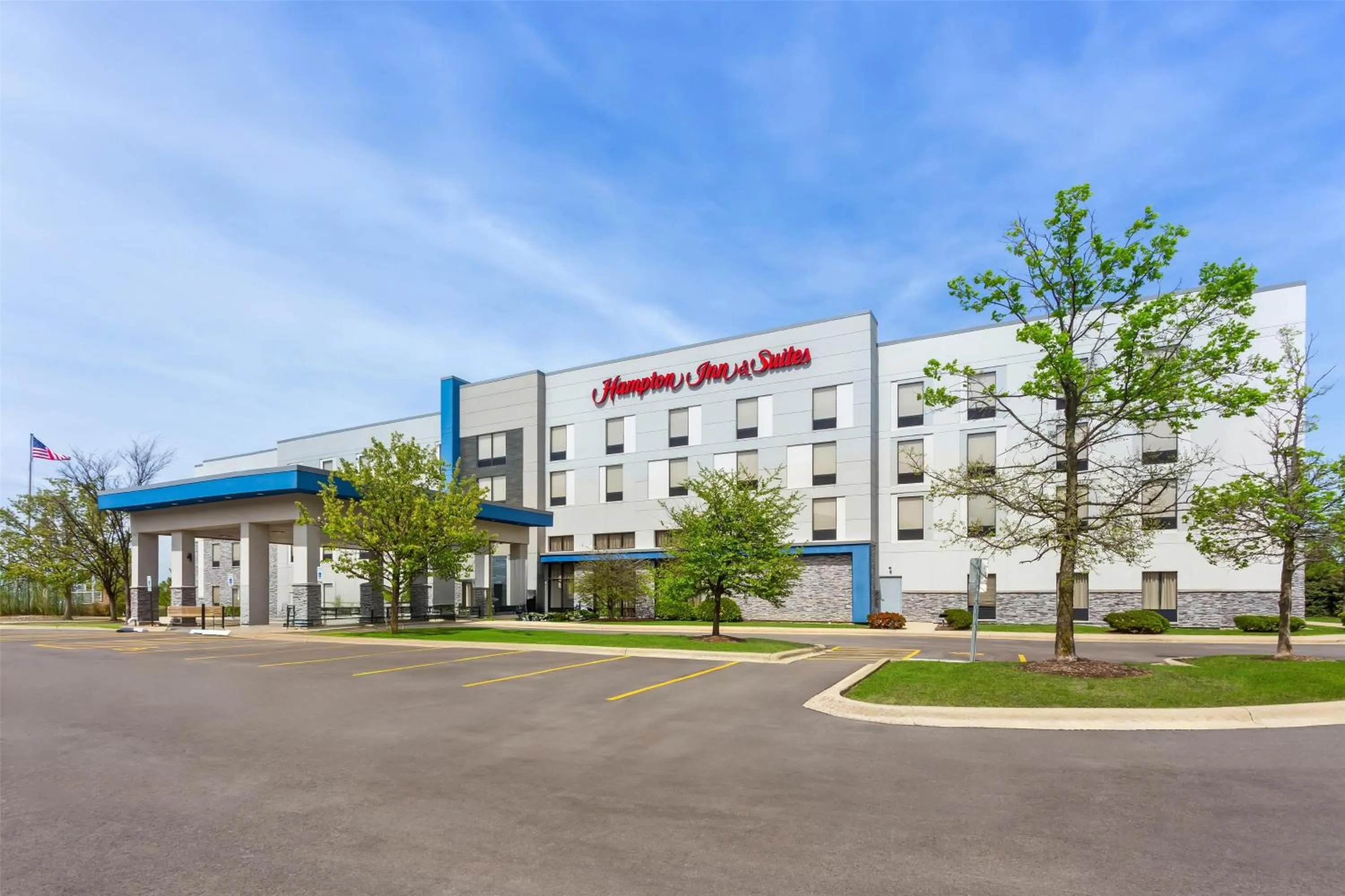 Property building in Hampton Inn & Suites Bolingbrook