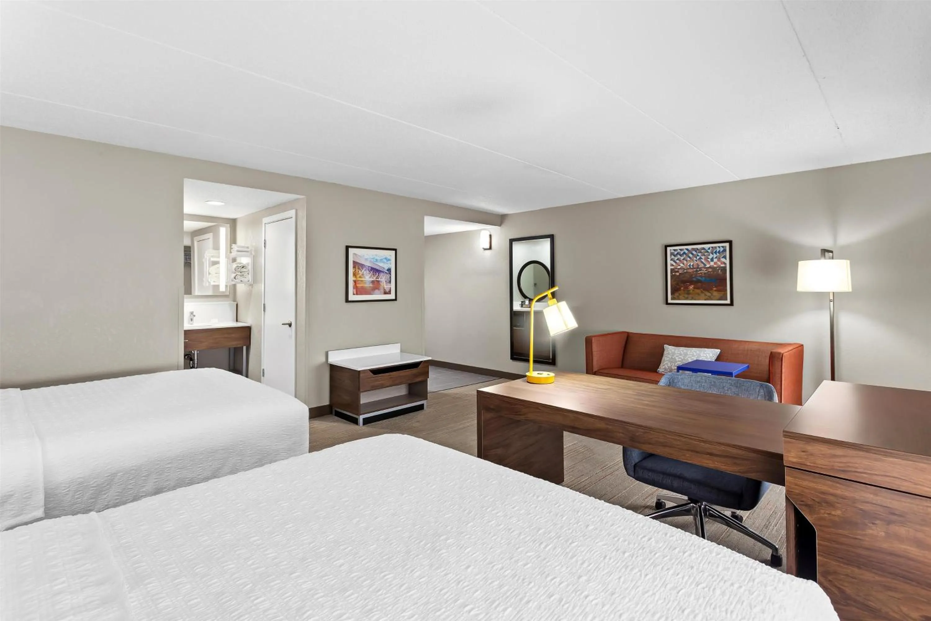 Bed in Hampton Inn & Suites Bolingbrook