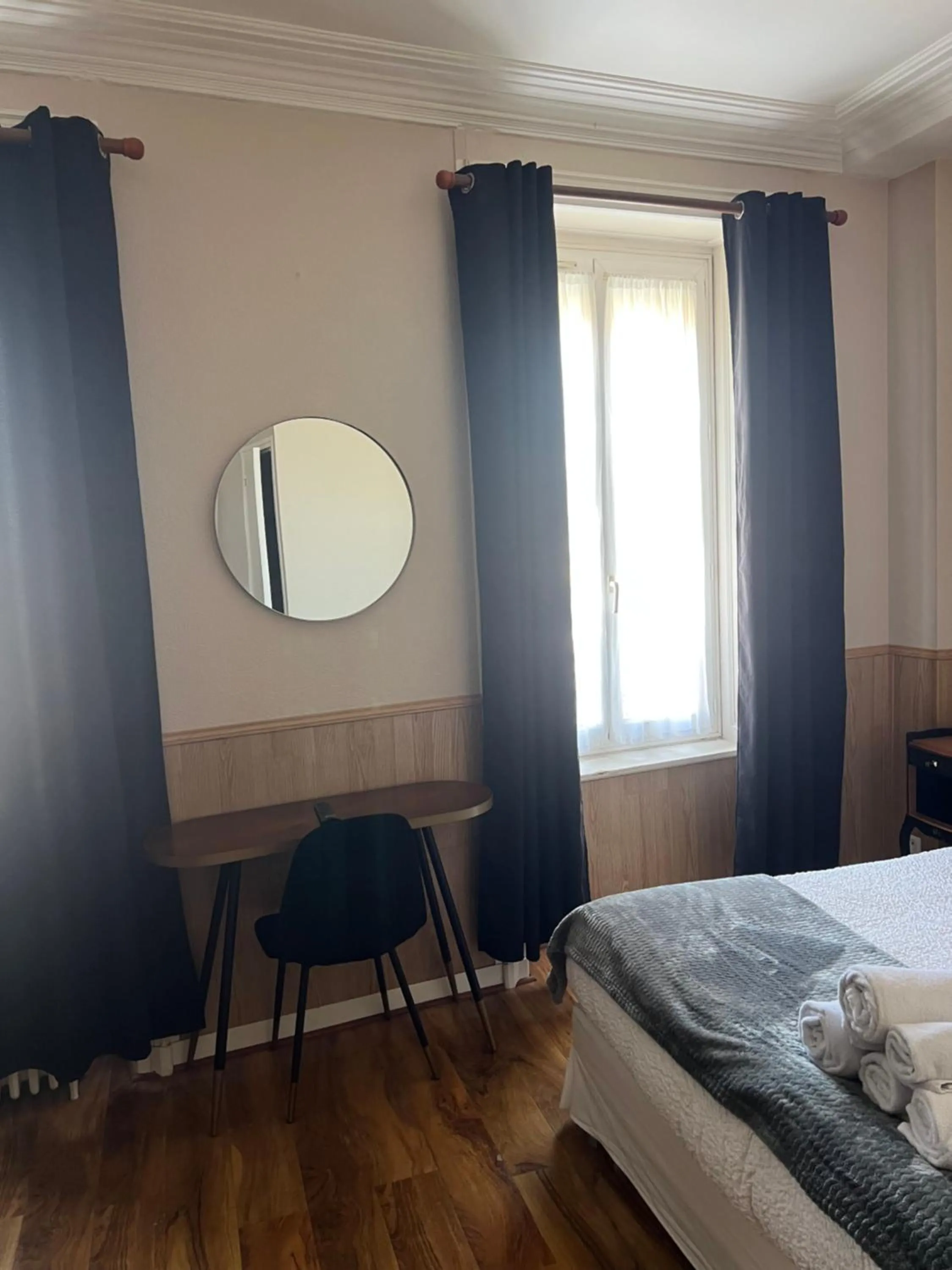 Photo of the whole room, Bed in Hôtel Les Quais