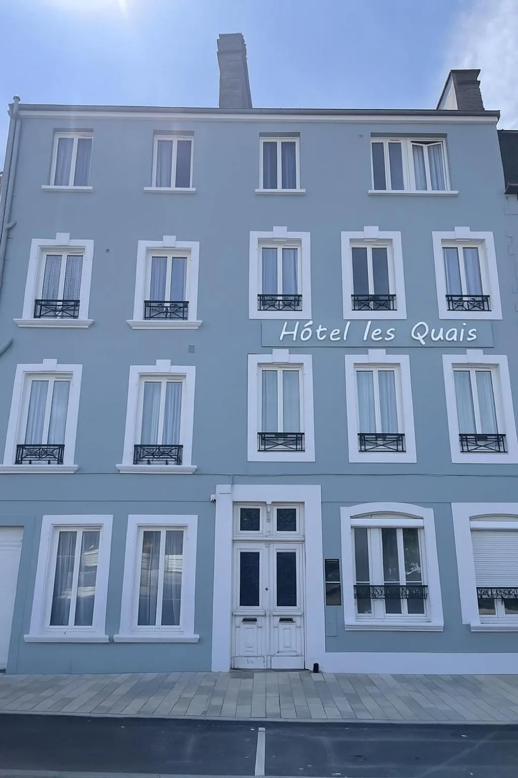Property building in Hôtel Les Quais