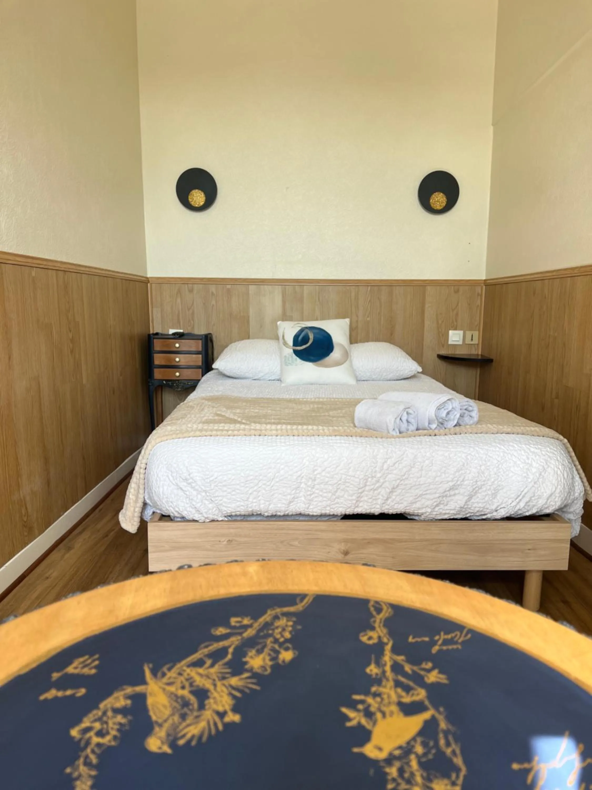 Bed in Hôtel Les Quais