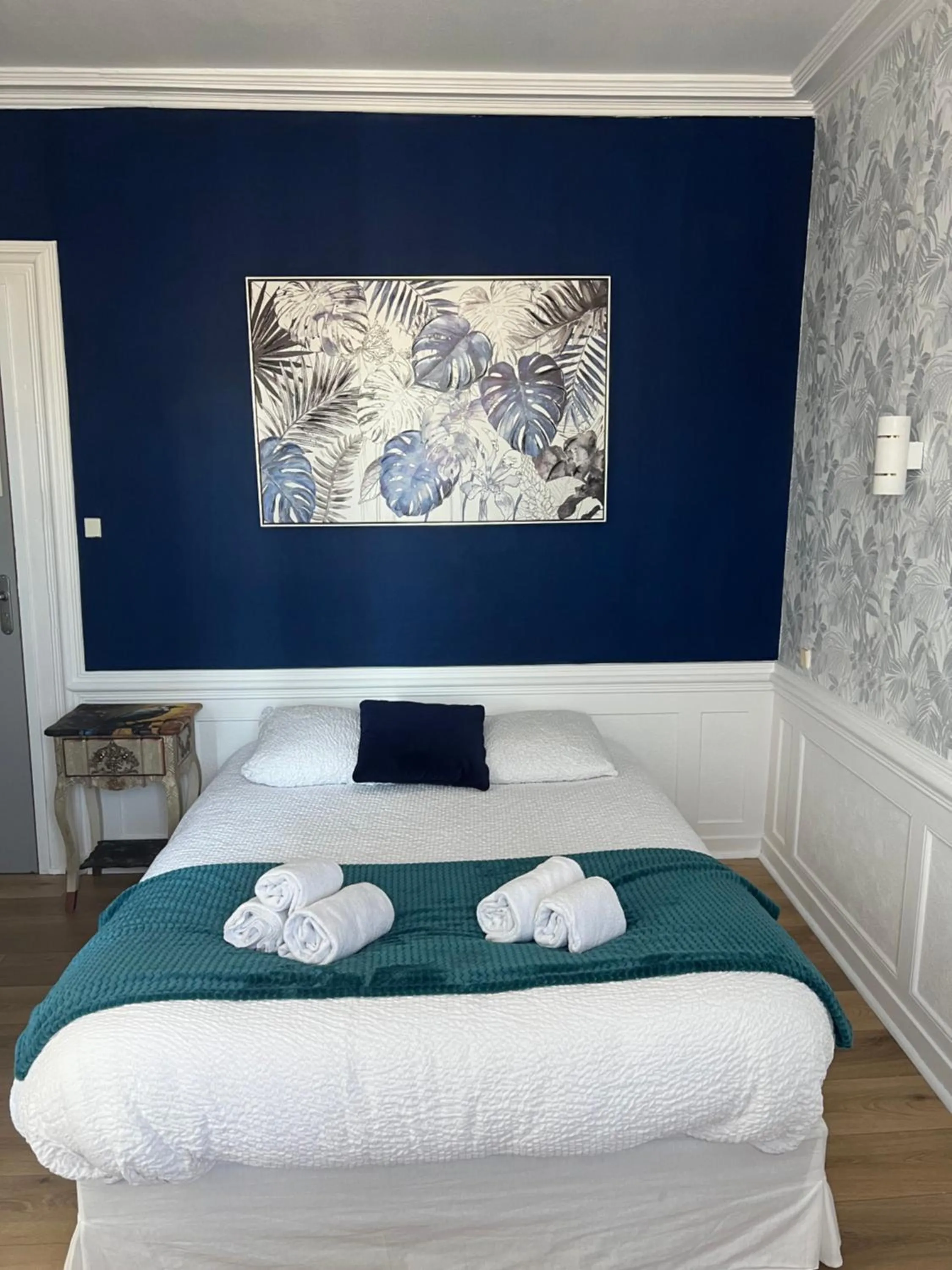 Bed in Hôtel Les Quais