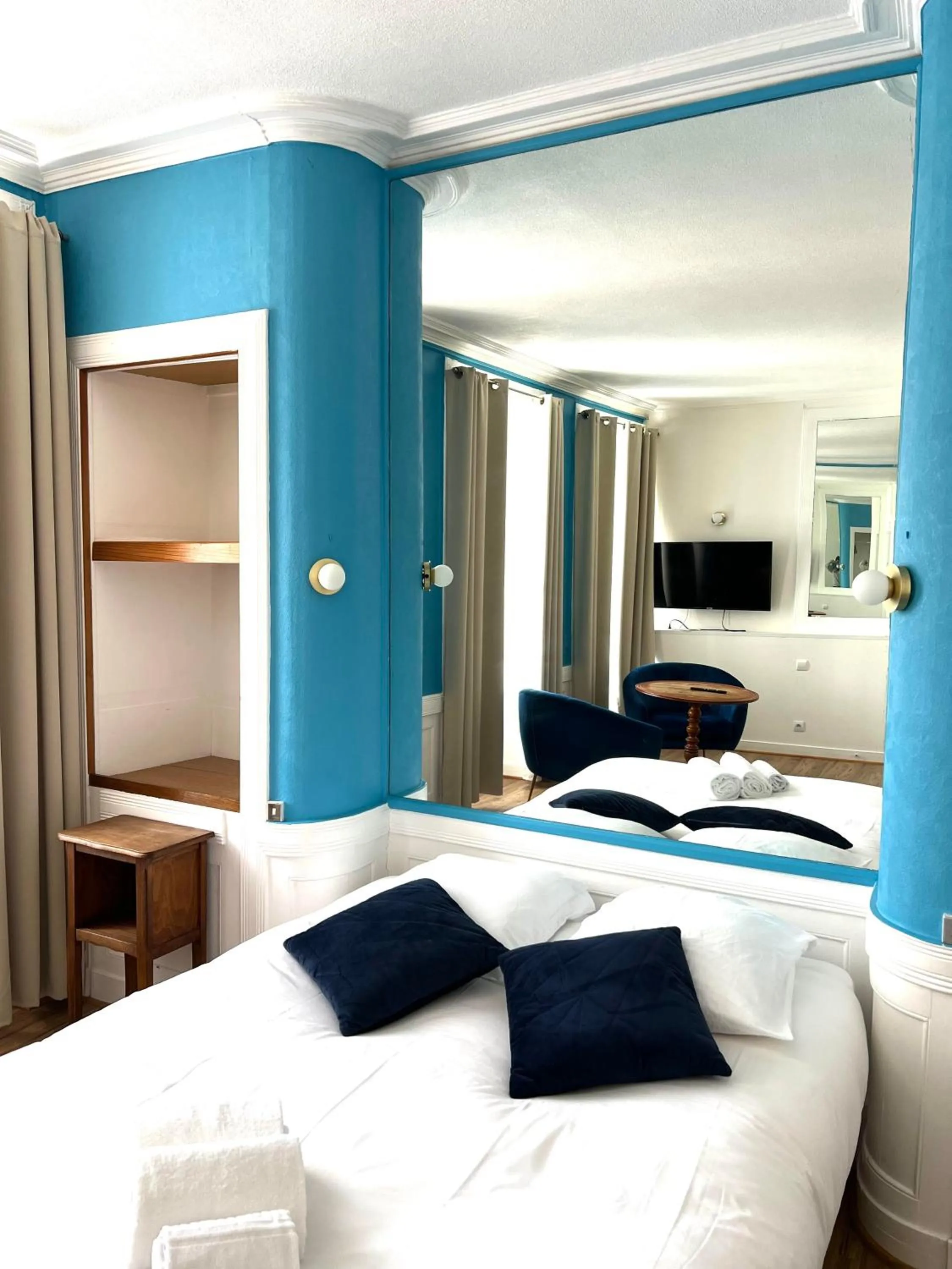 Bed in Hôtel Les Quais