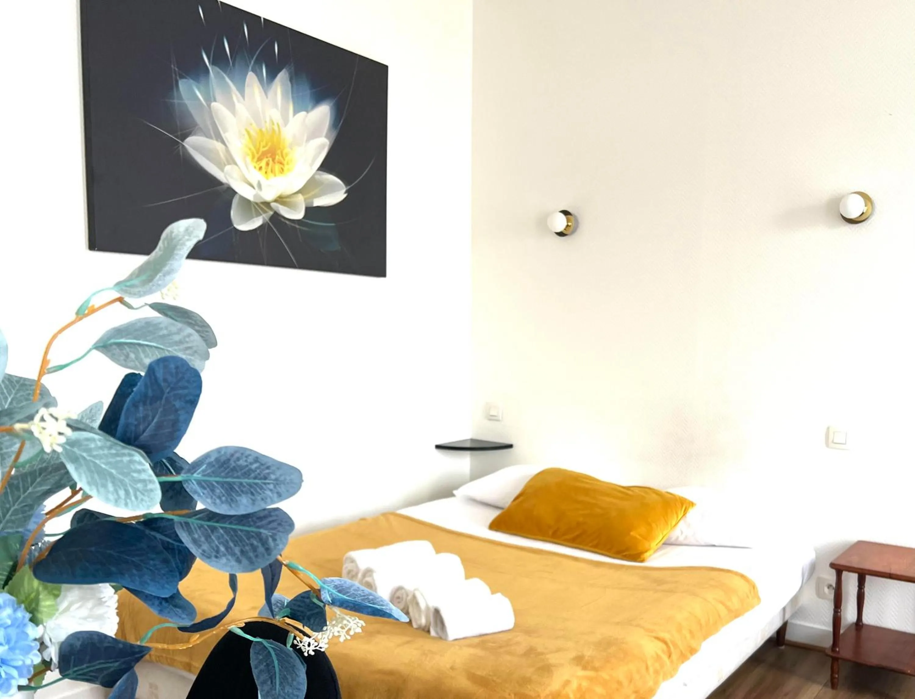 Bed in Hôtel Les Quais