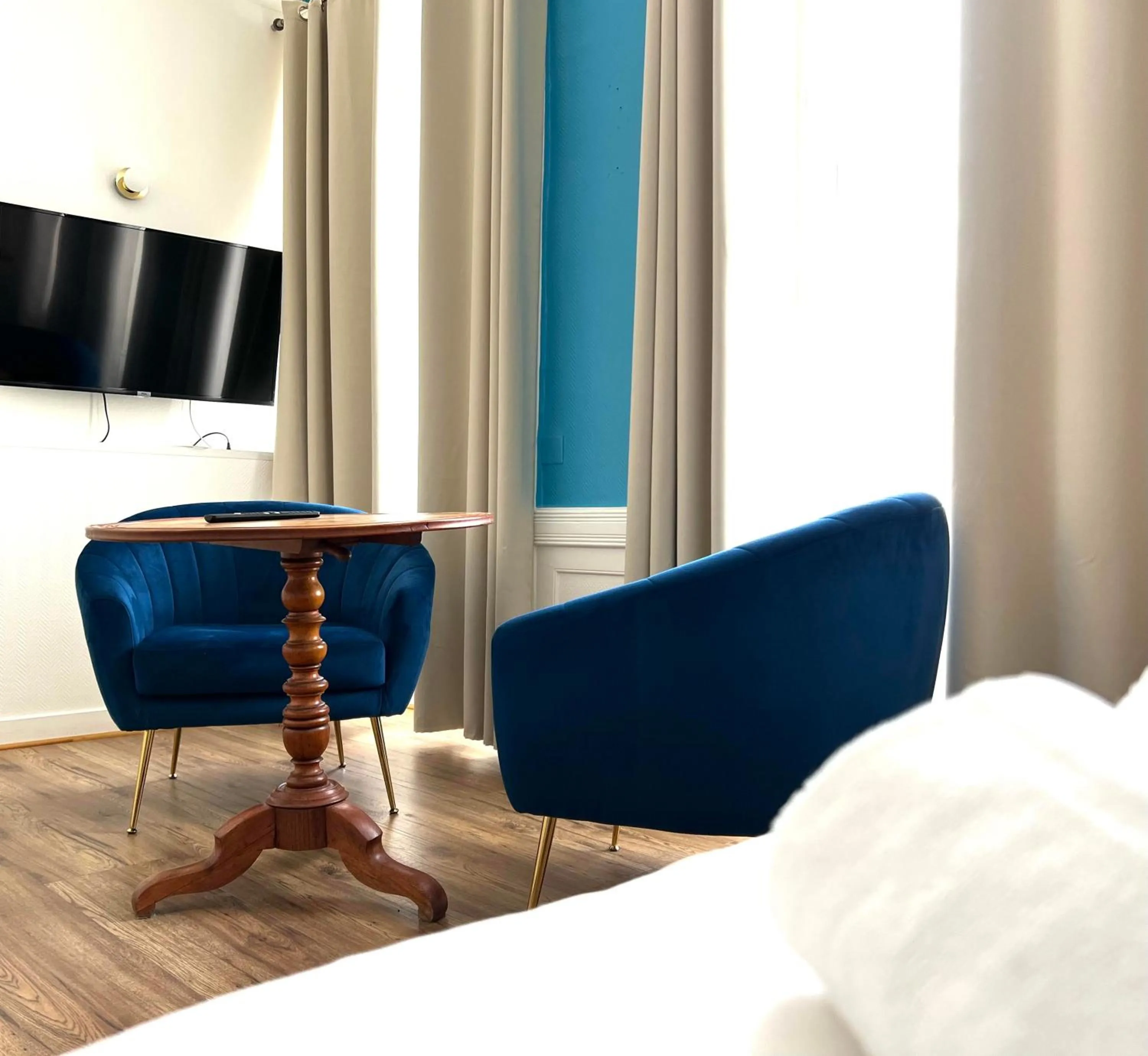 TV and multimedia, Bed in Hôtel Les Quais