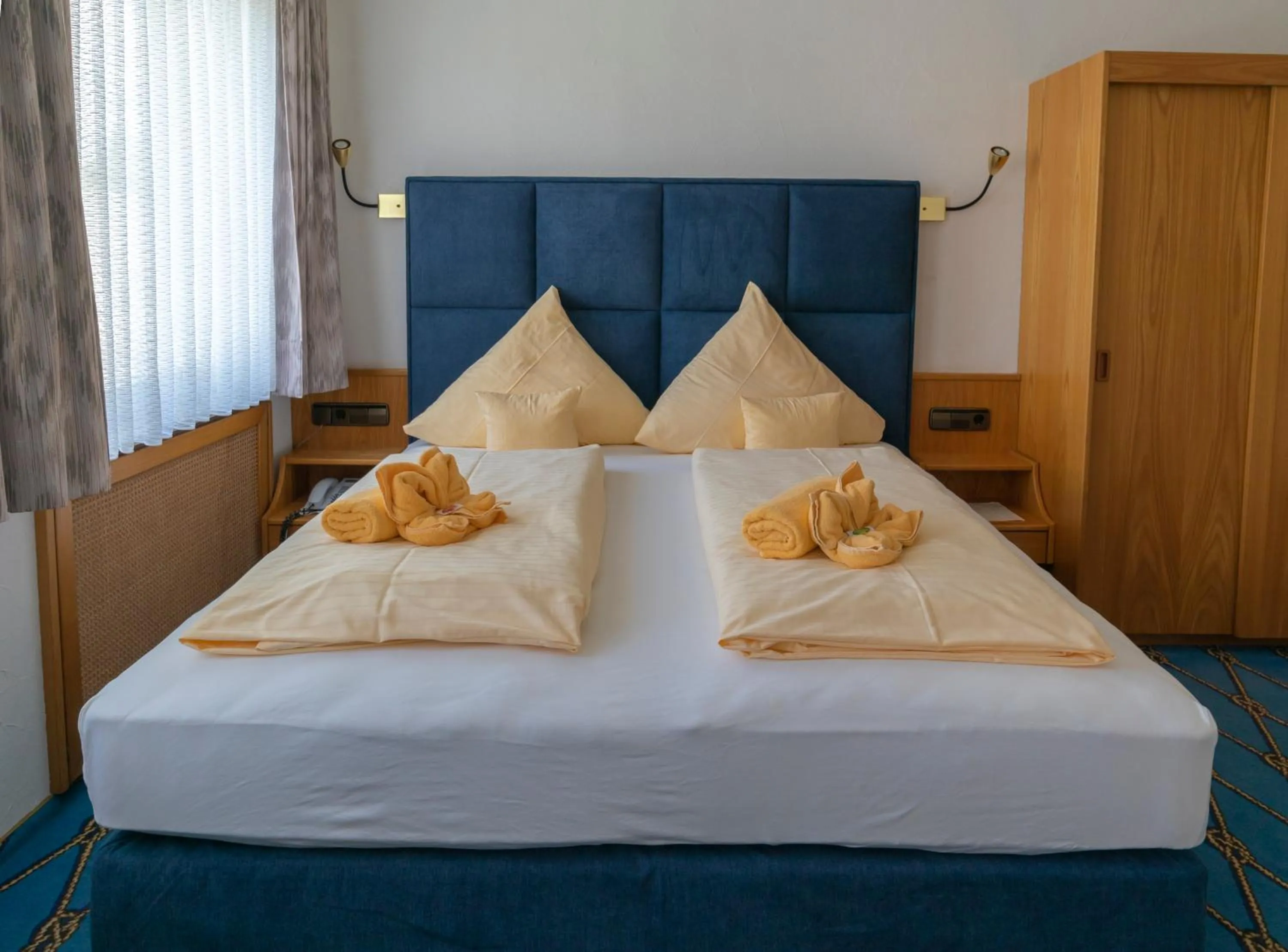 Toilet, Bed in Hotel & Restaurant Mainaublick