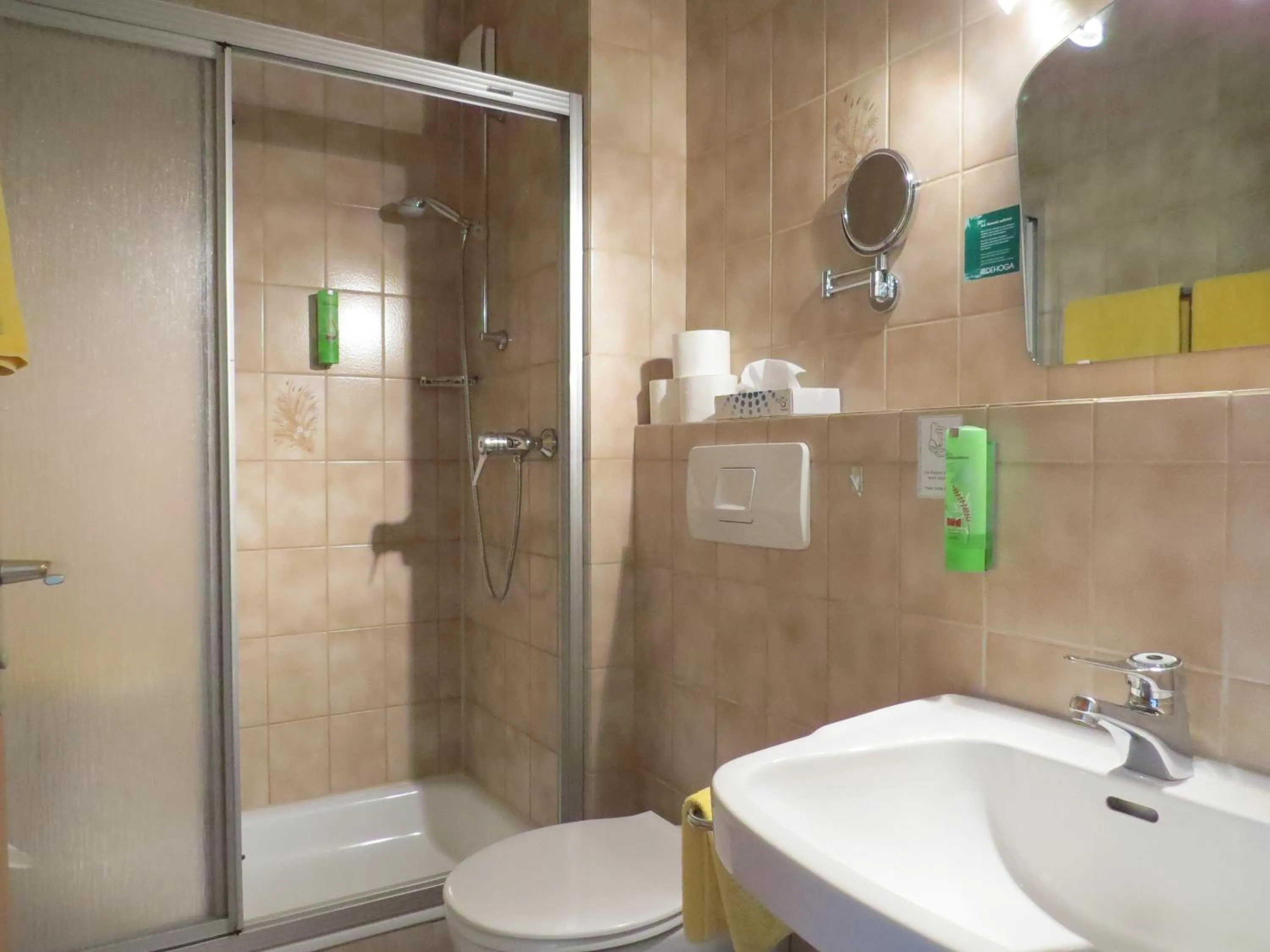 Shower in Hotel & Restaurant Mainaublick