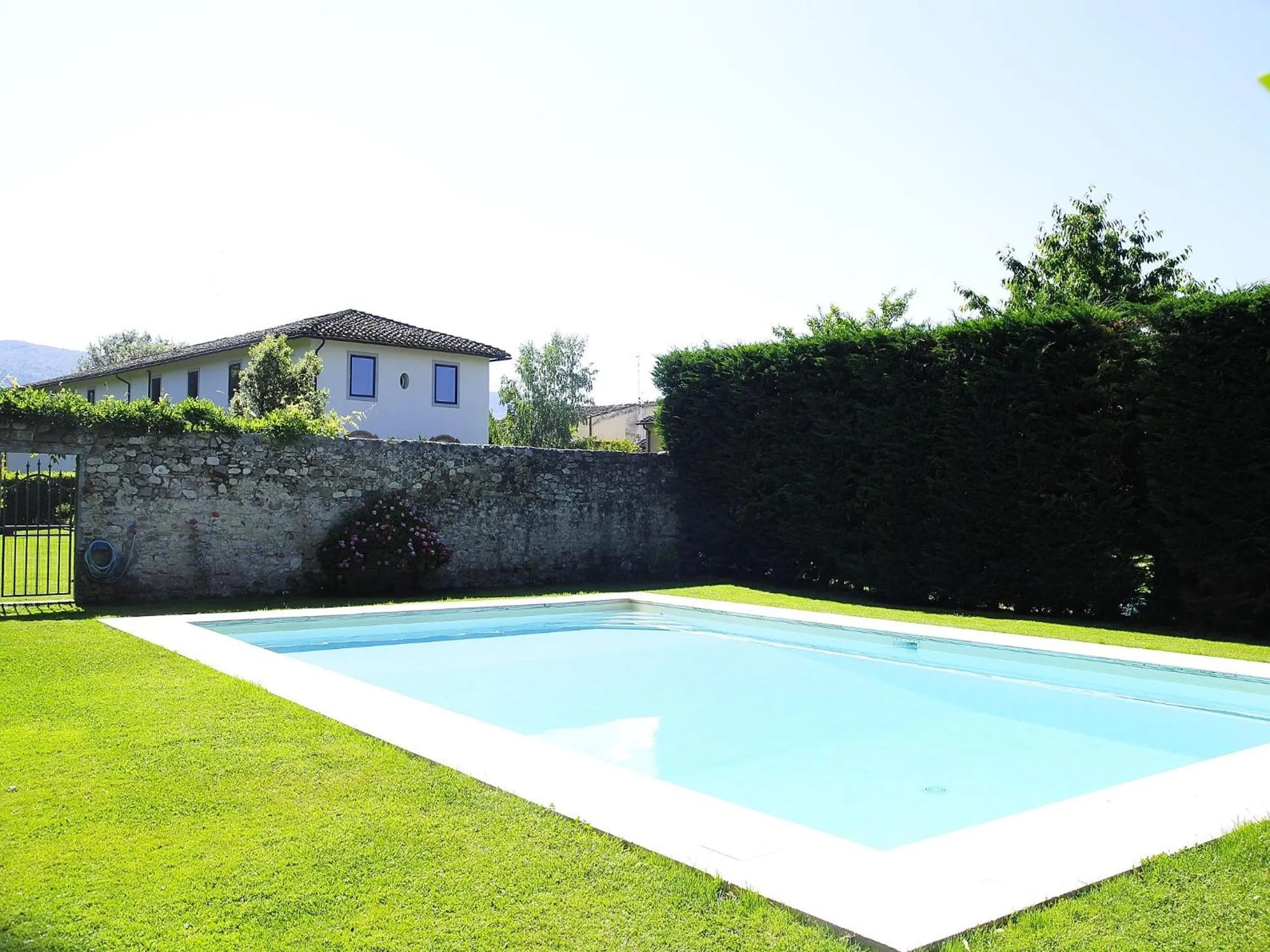 Swimming pool in Rovezzano B&B