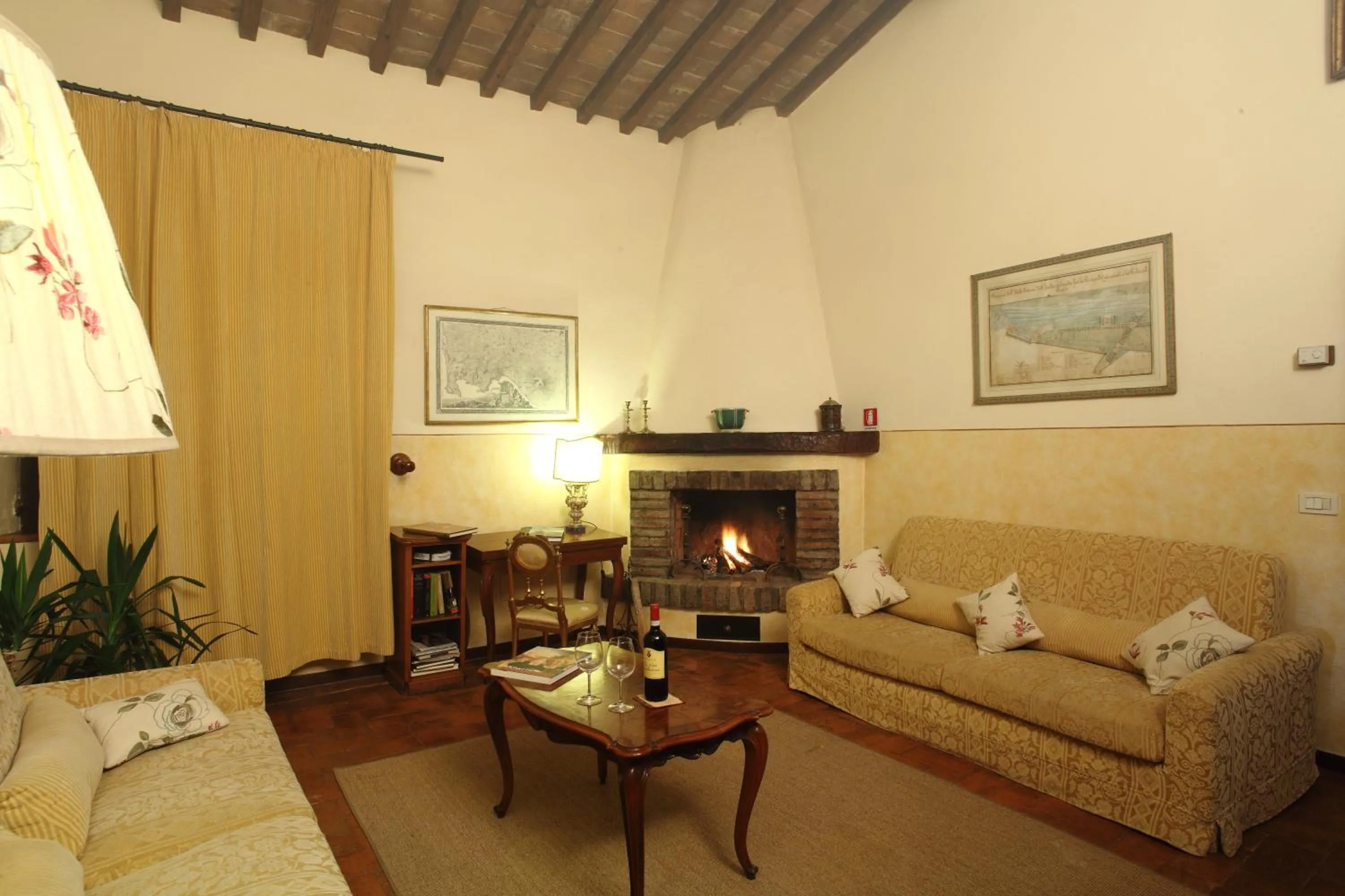 Communal lounge/ TV room in Rovezzano B&B