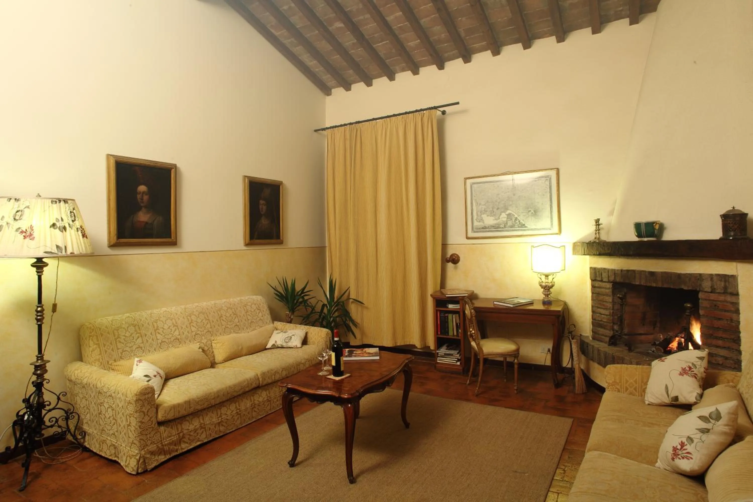 Communal lounge/ TV room in Rovezzano B&B
