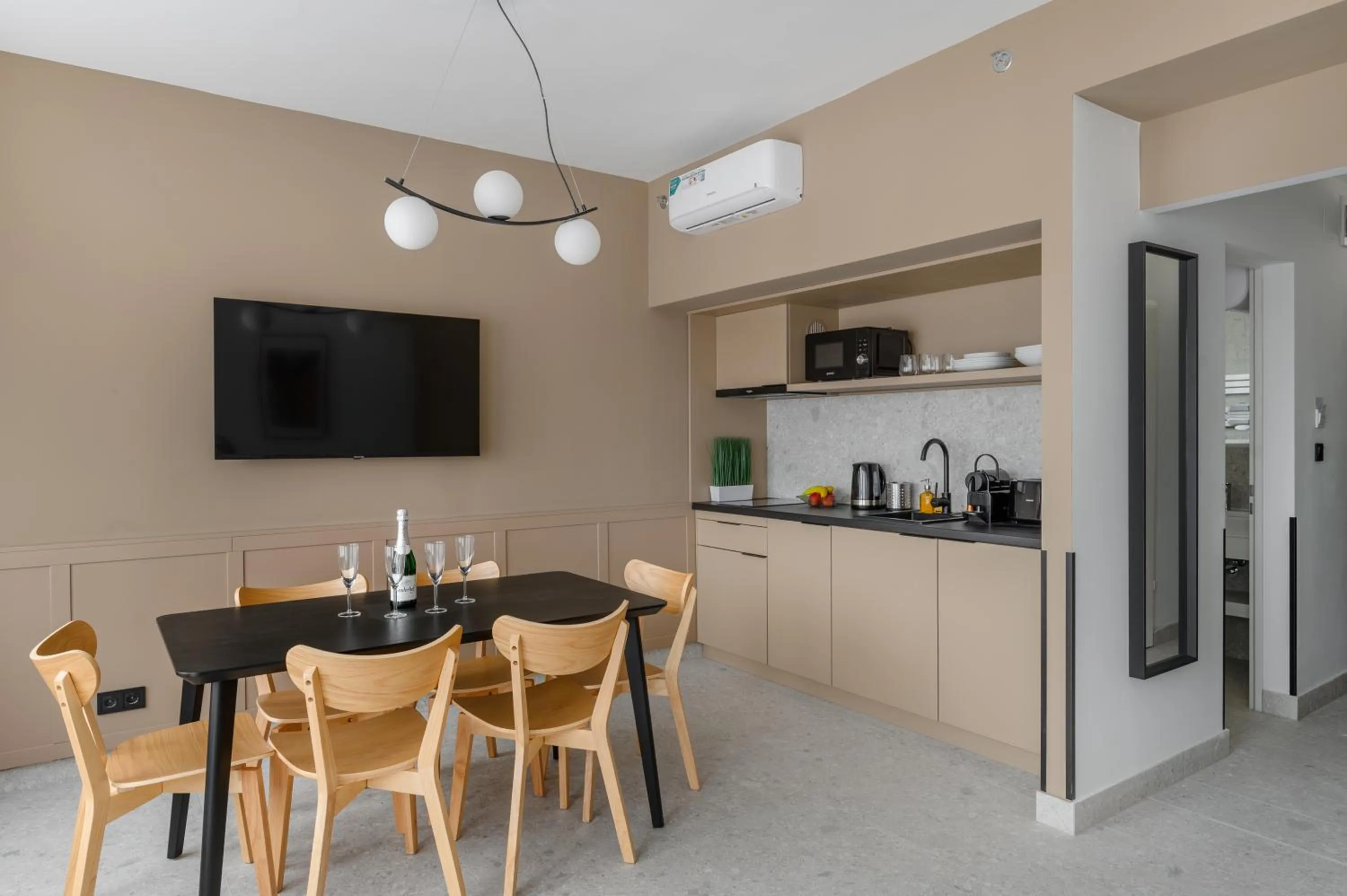 TV and multimedia in Florin Apart Hotel