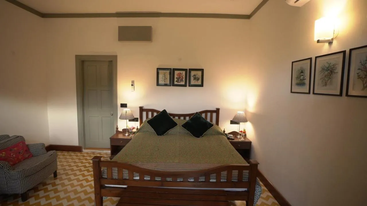 Photo of the whole room in 7 Pines Kasauli